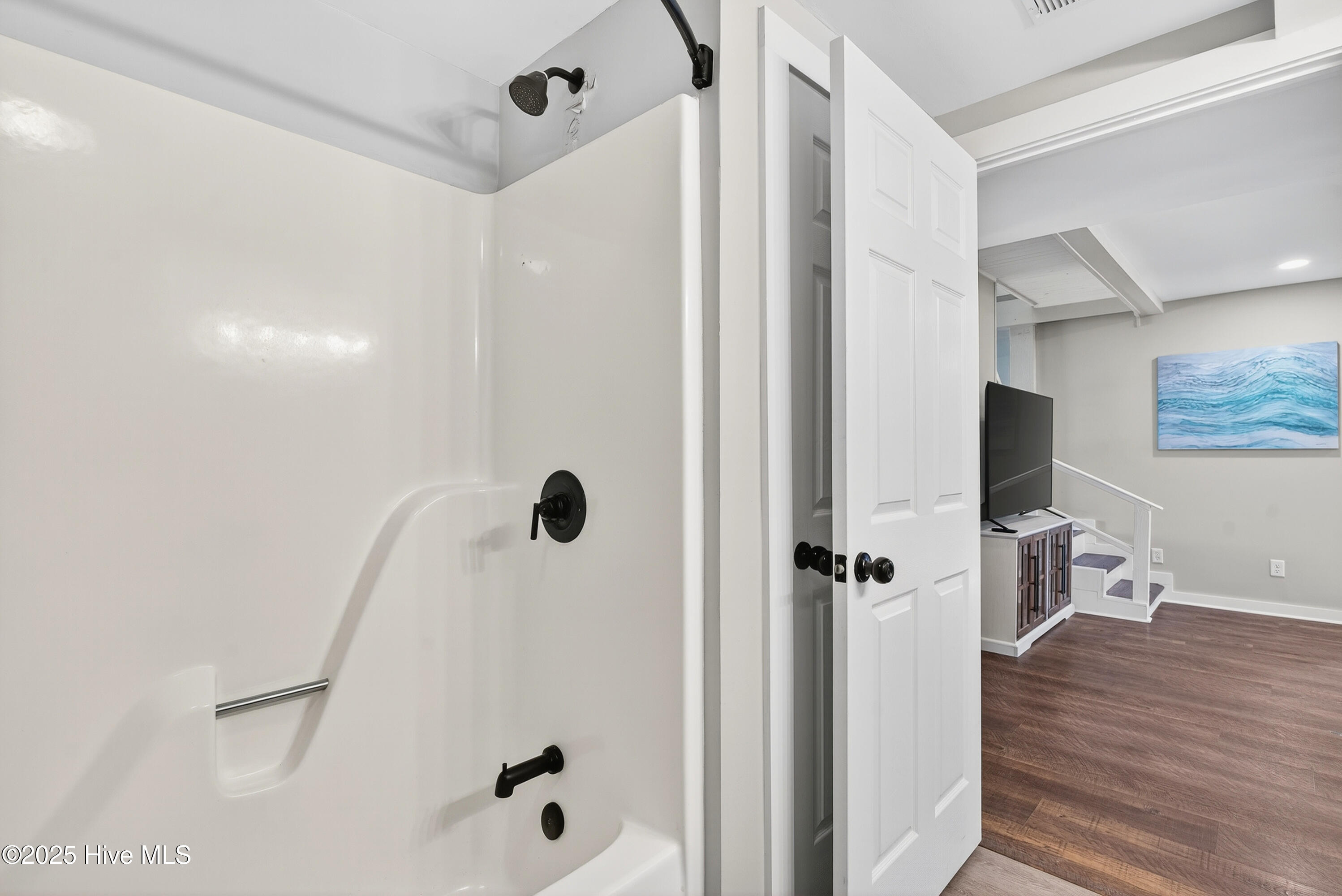 100537887 | Photo 32