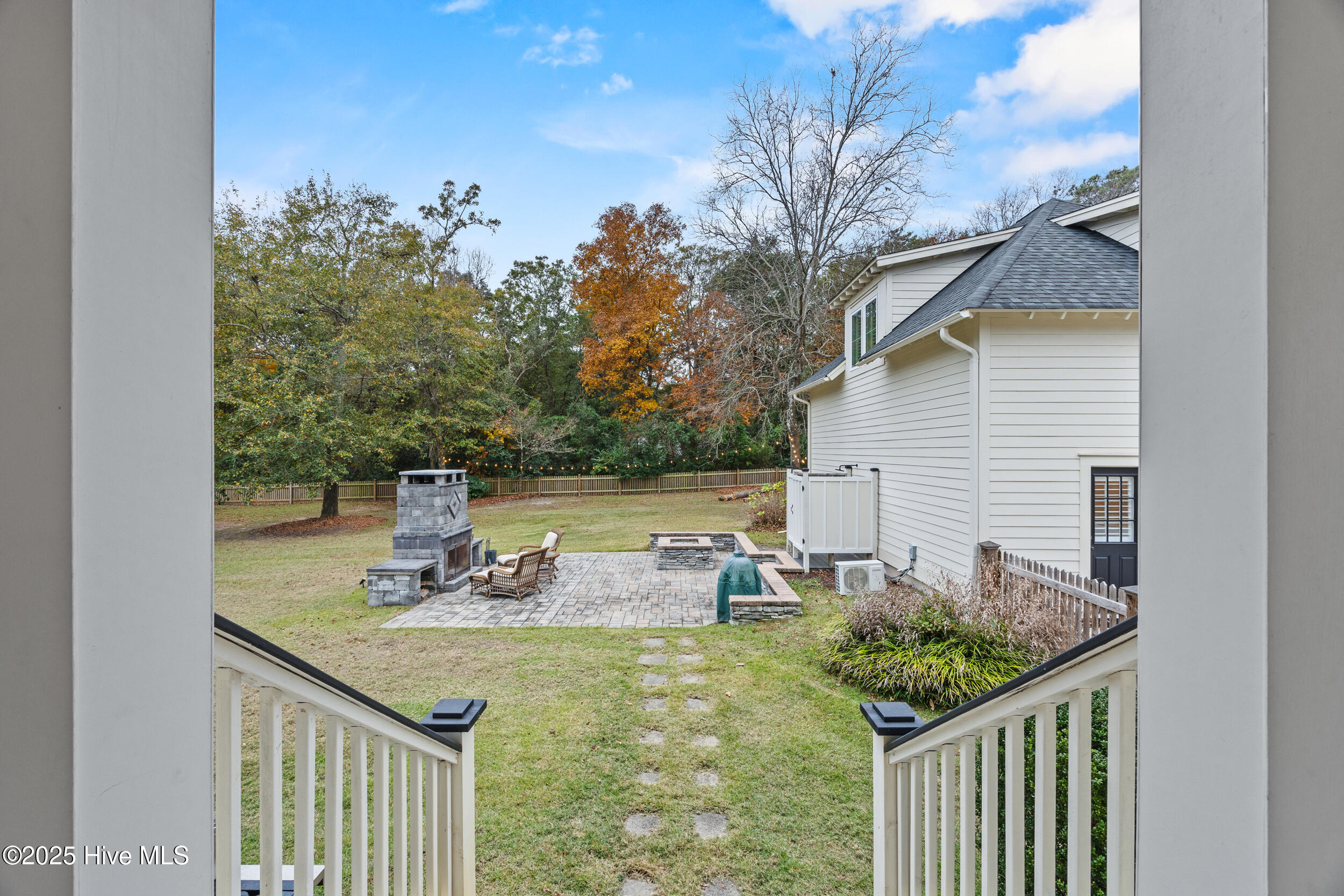 100570509 | Photo 71