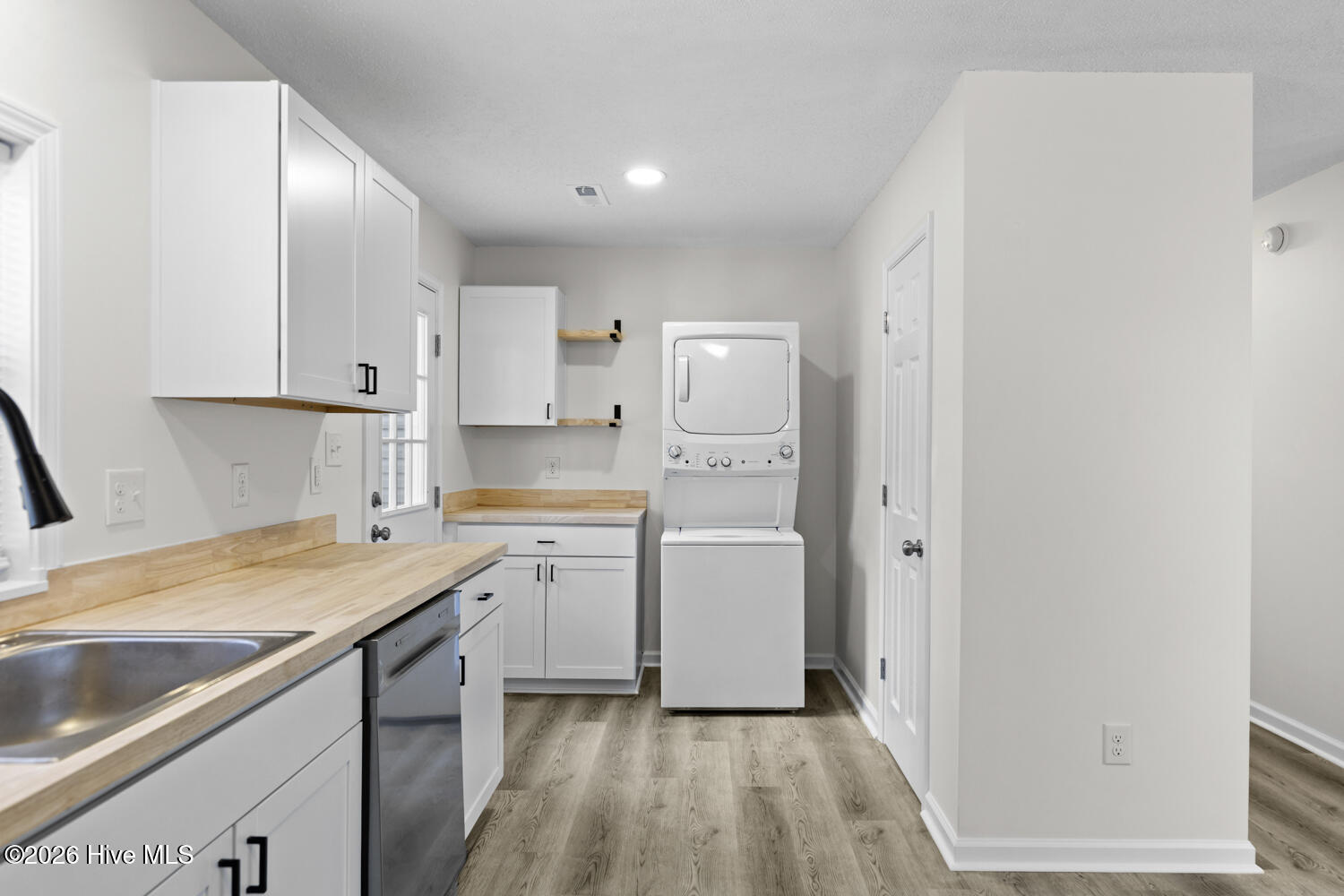 100552070 | Photo 11