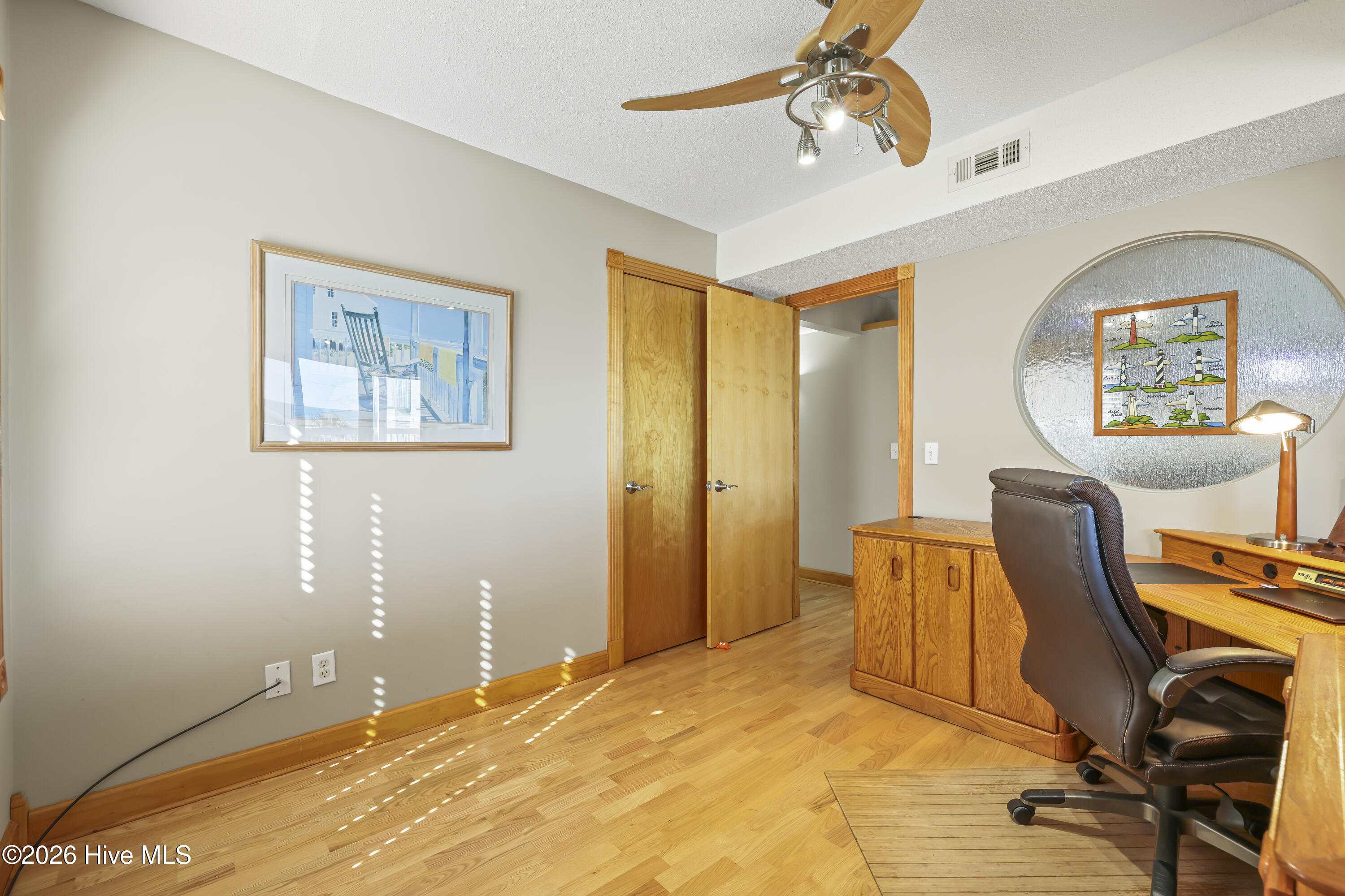 100552115 | Photo 25