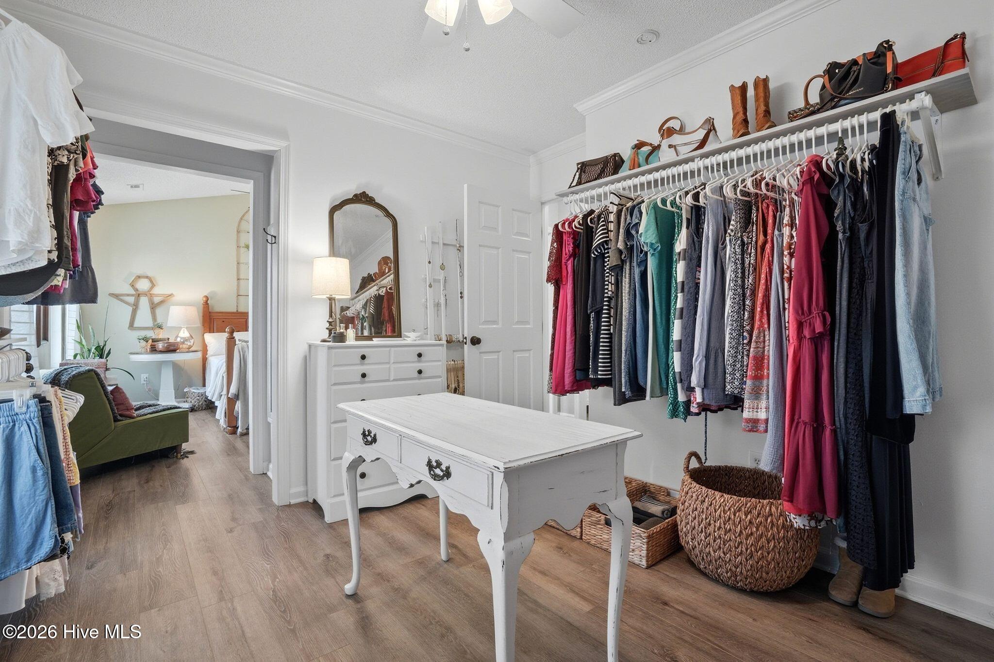 100557423 | Photo 45