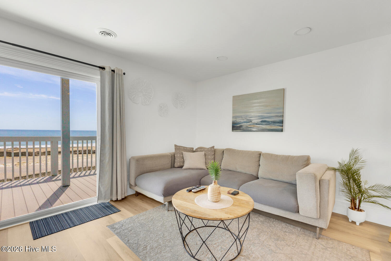 100569348 | Photo 10