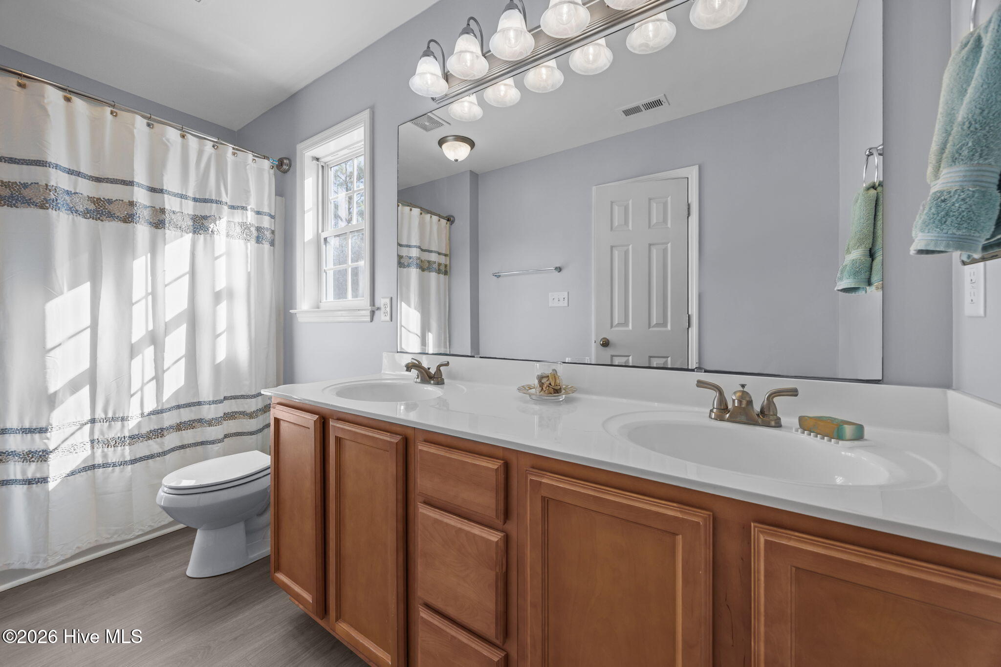 100550942 | Photo 12