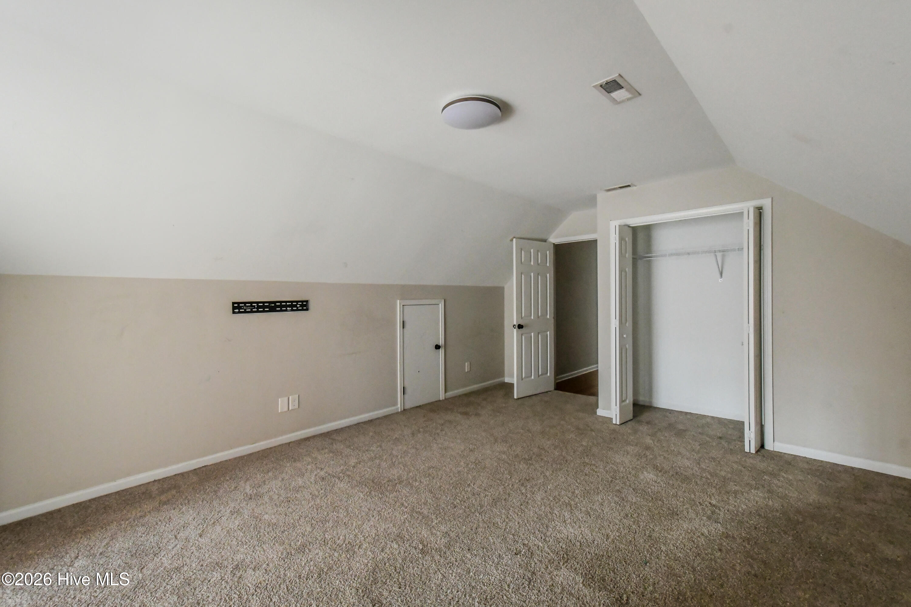 100547567 | Photo 28