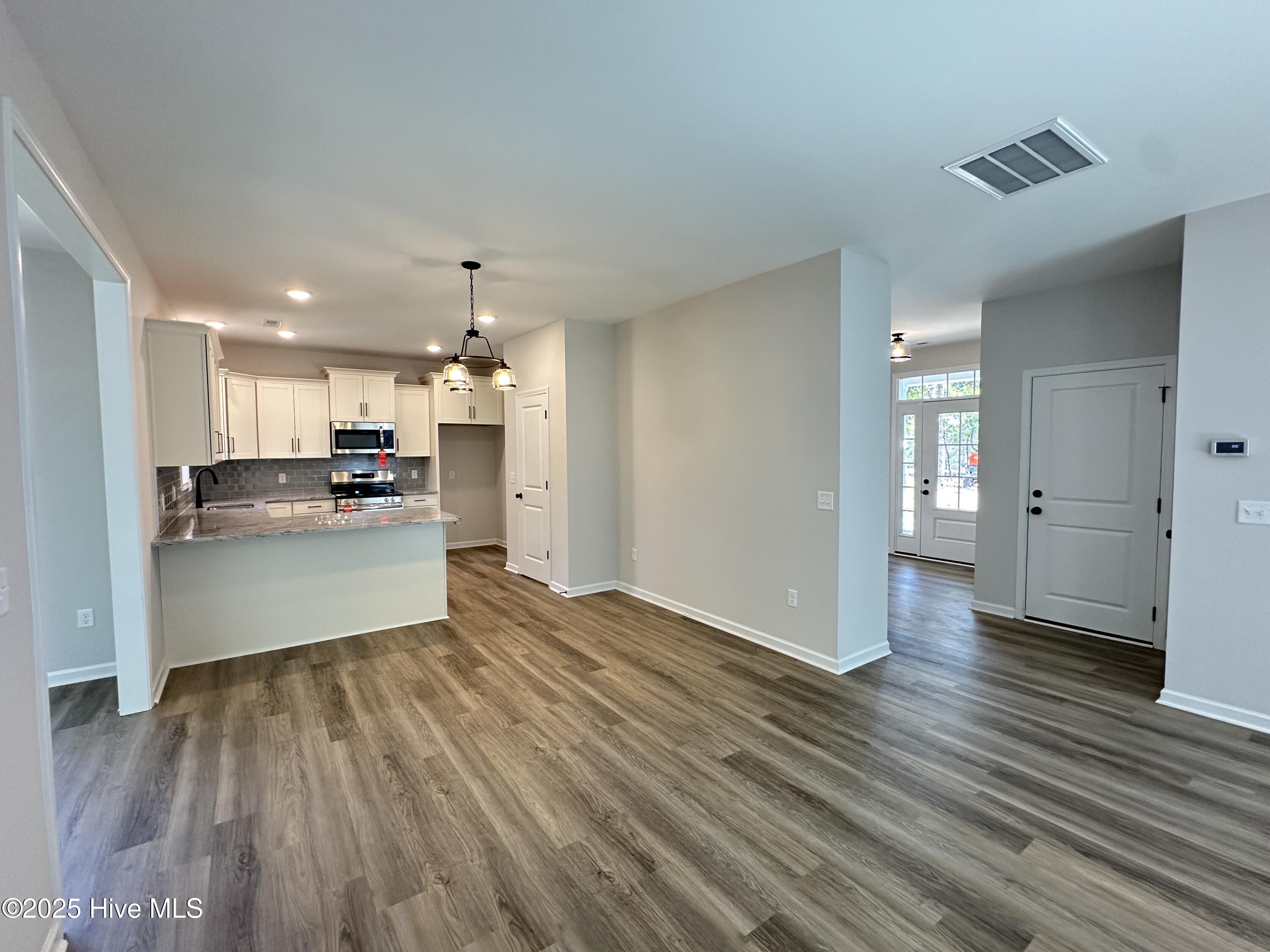 100489344 | Photo 12