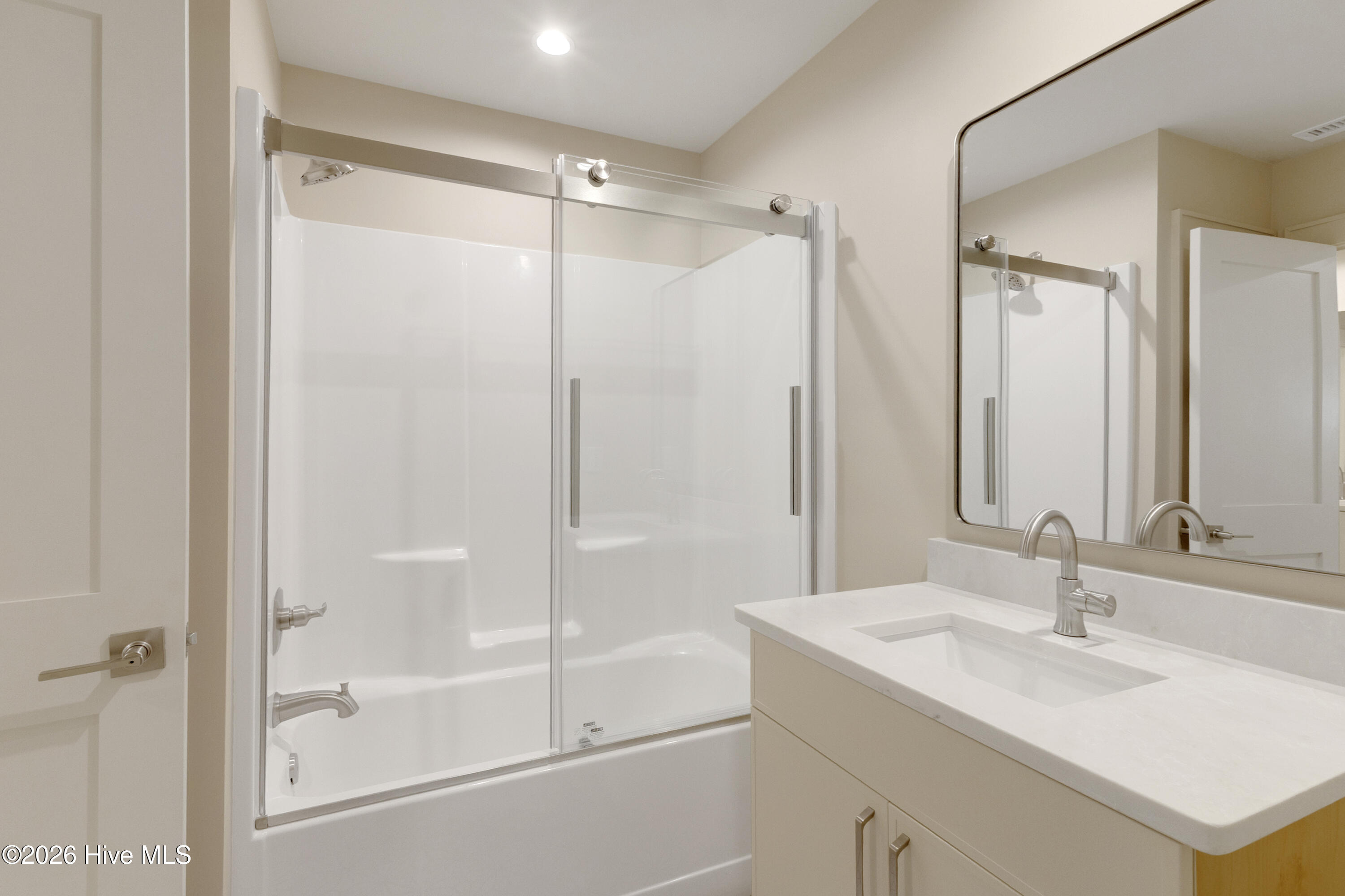 100551953 | Photo 82