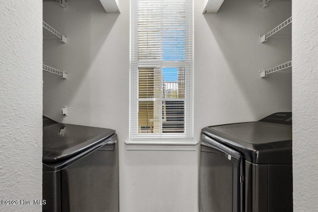 100528318 | Photo 25