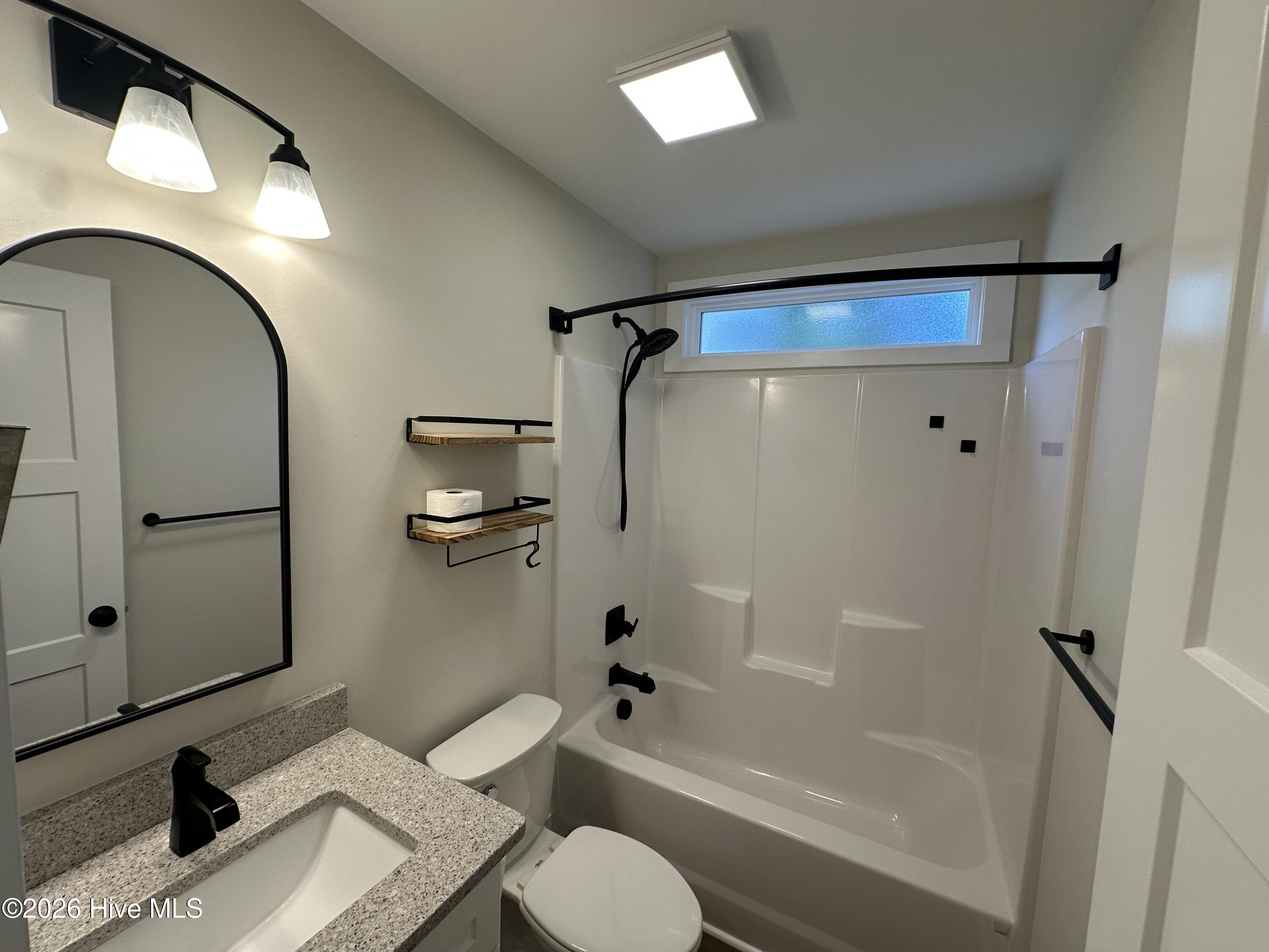 100548968 | Photo 14