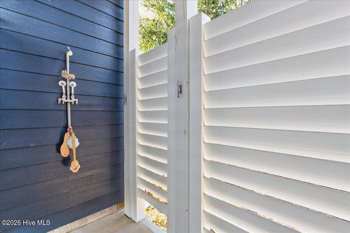 100549298 | Photo 69