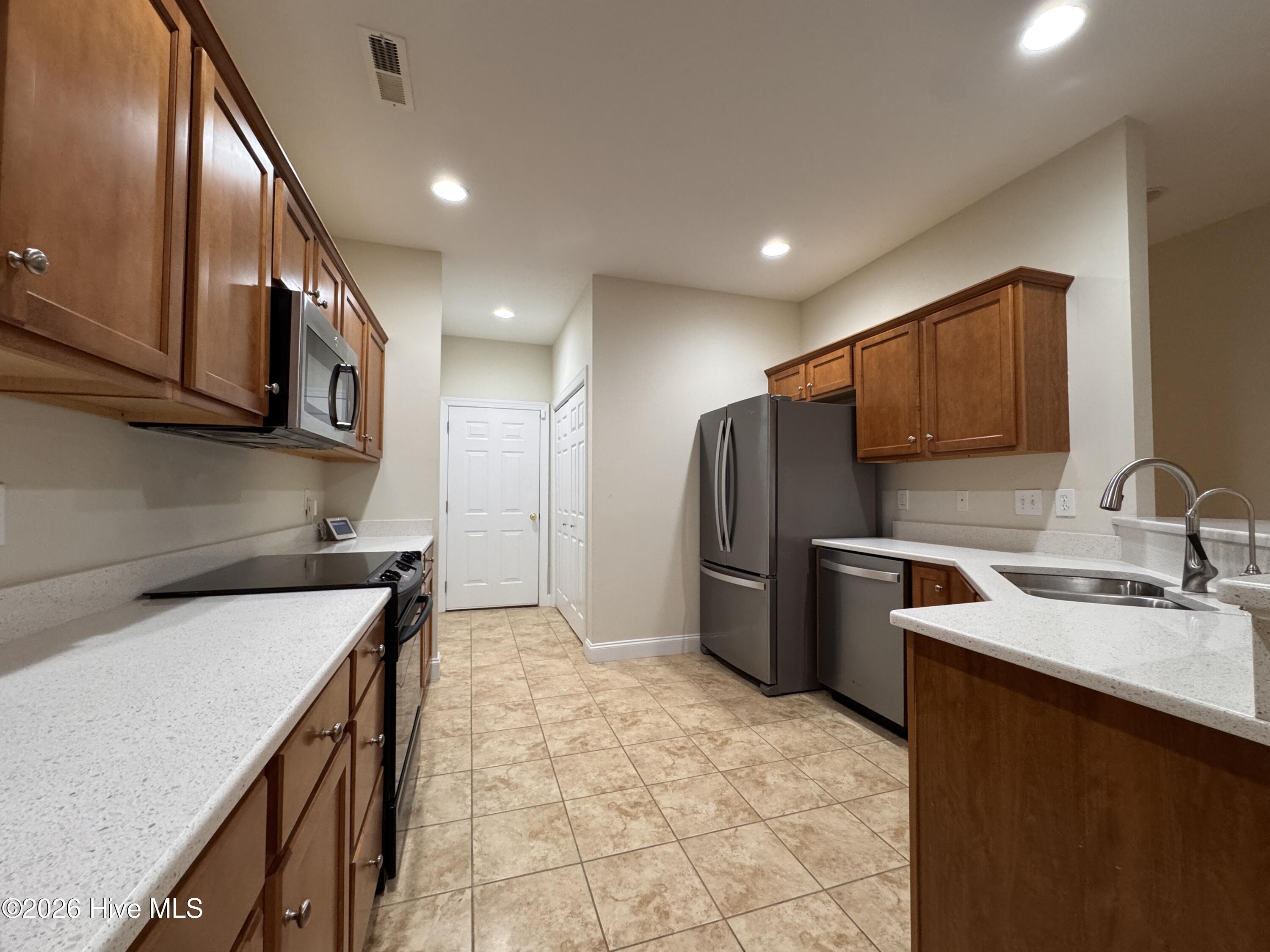 100556492 | Photo 12