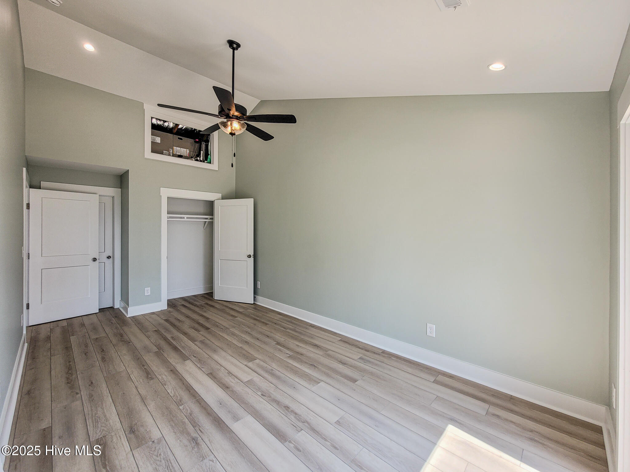 100517147 | Photo 14