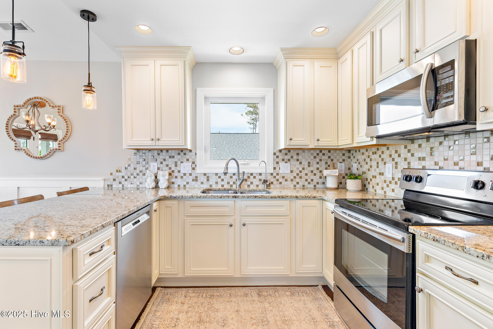 100507541 | Photo 76