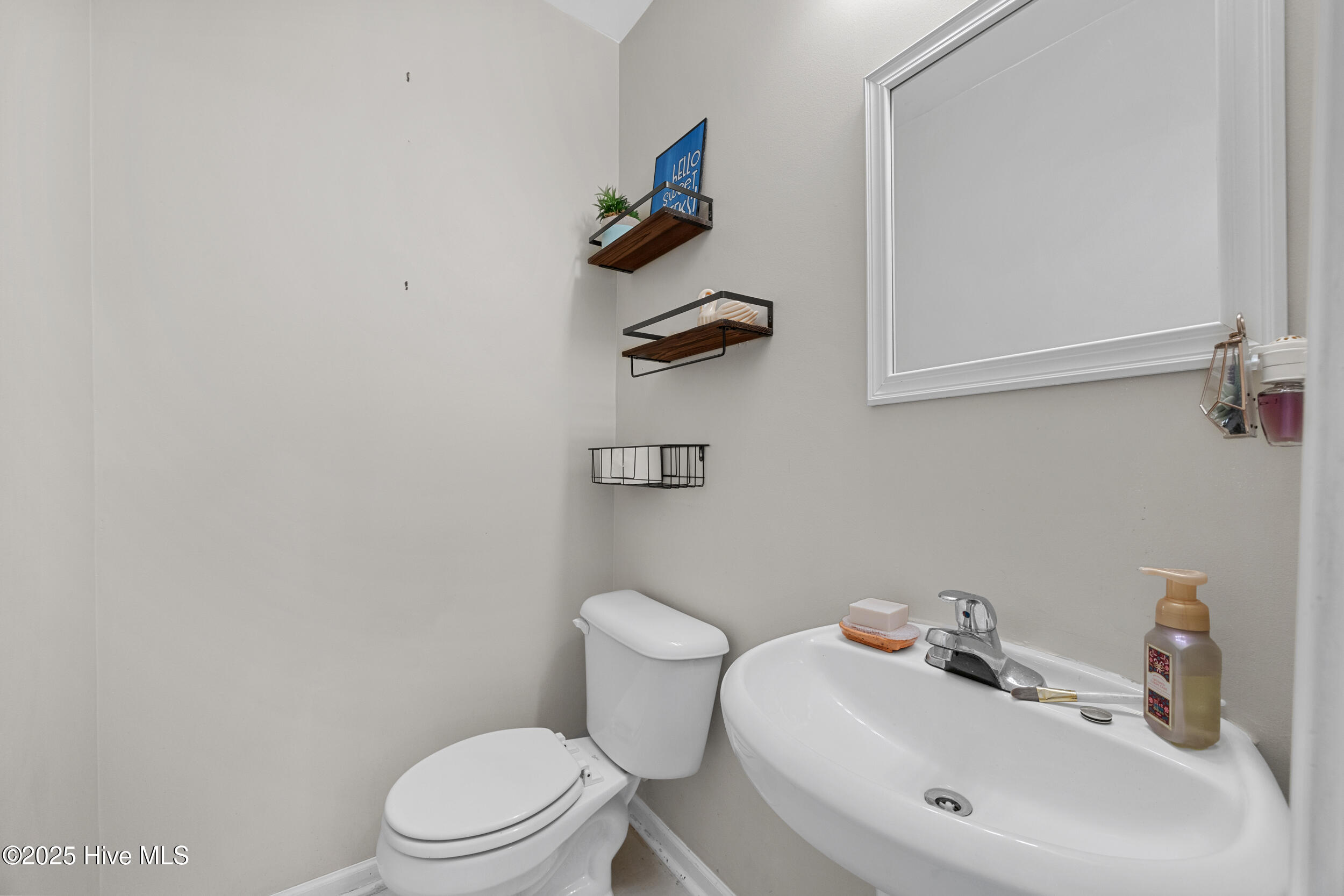 100532687 | Photo 16