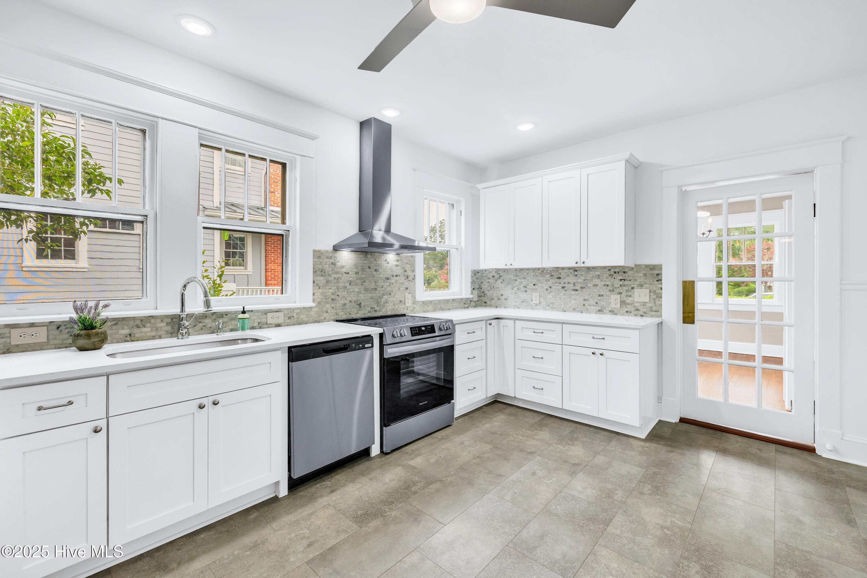 100522192 | Photo 16