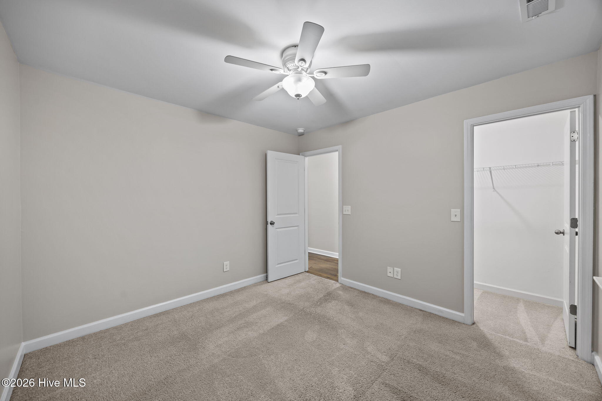 100553679 | Photo 28