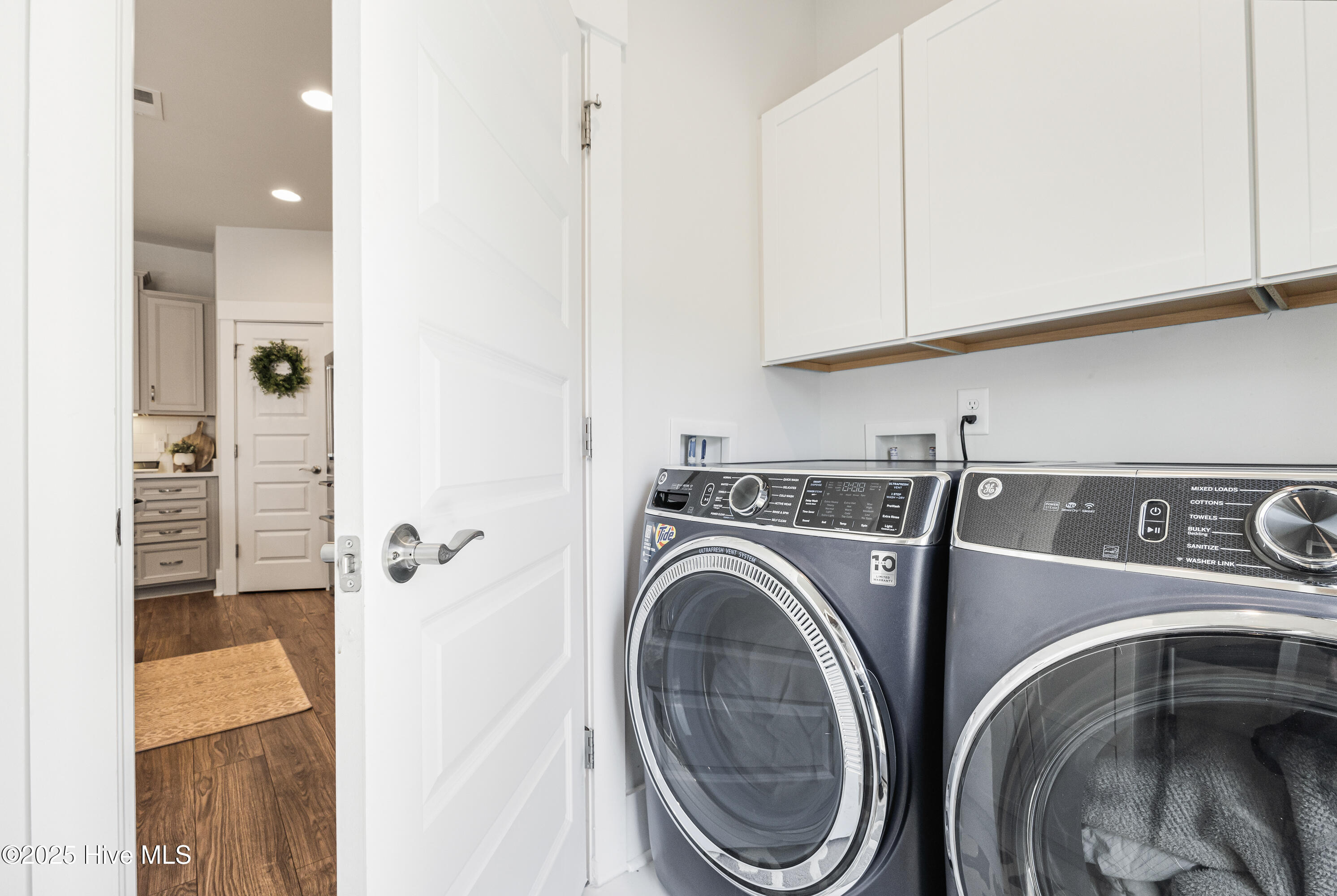 100553825 | Photo 12