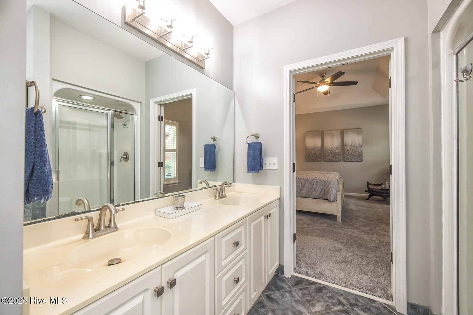 100537191 | Photo 33