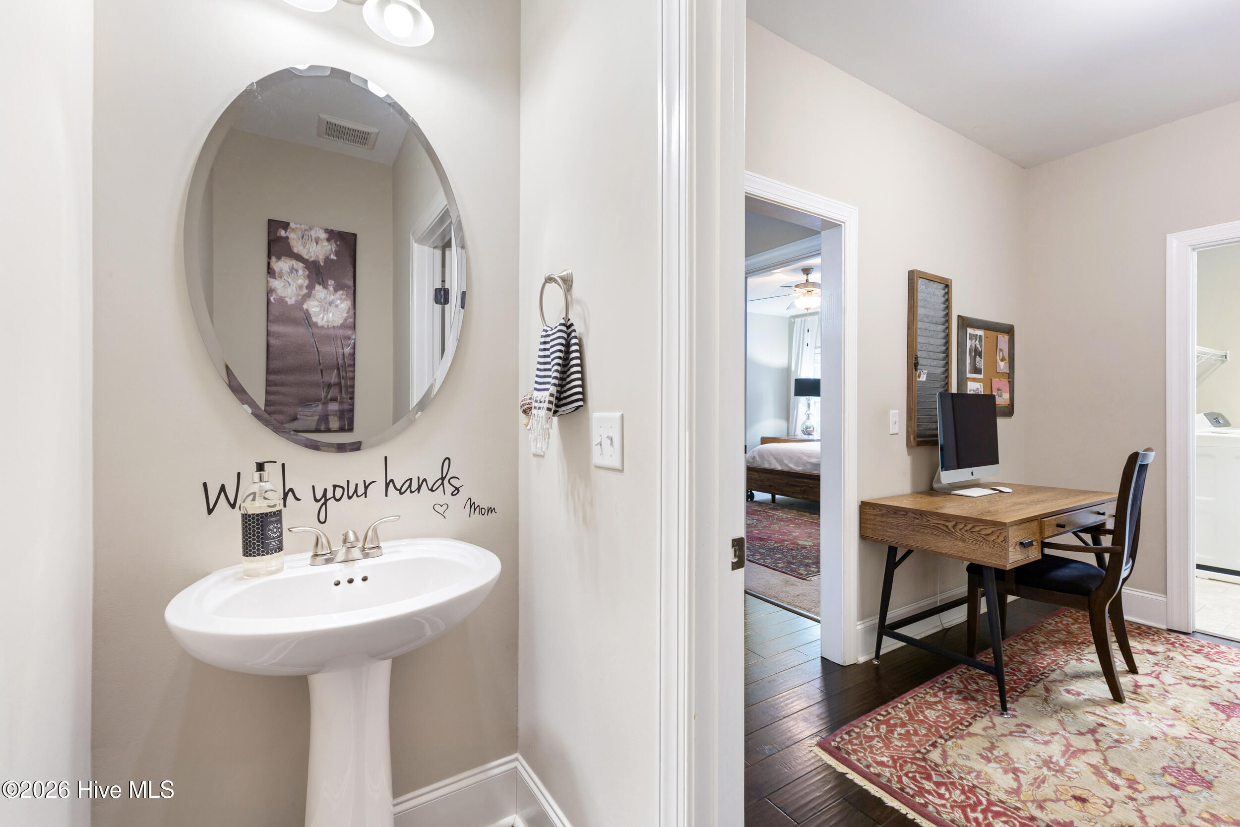 100554071 | Photo 33