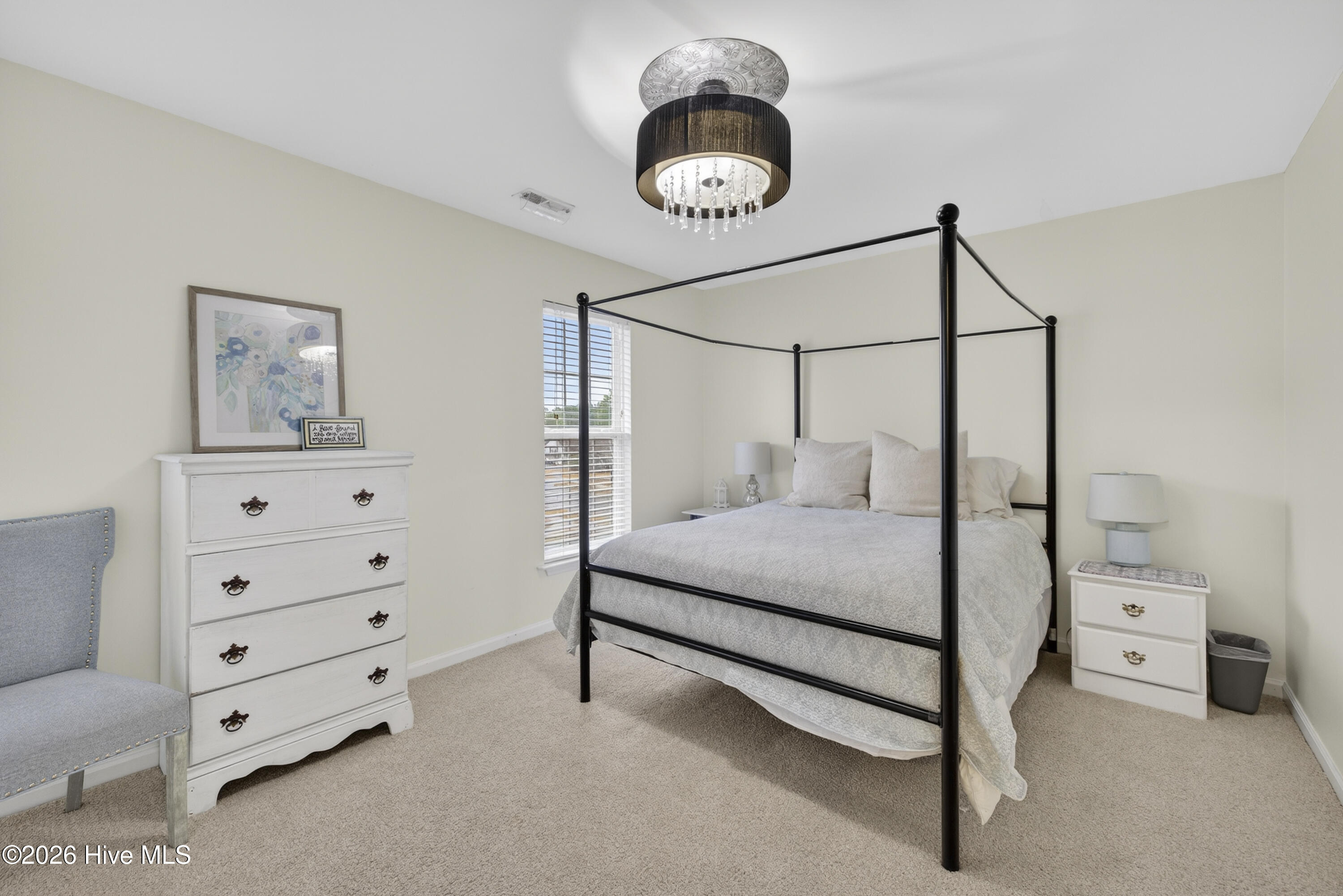 100558180 | Photo 23