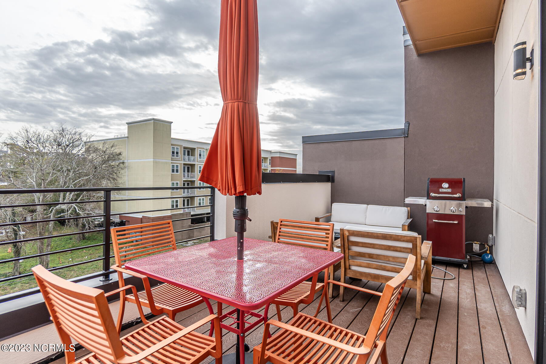 100552304 | Photo 40