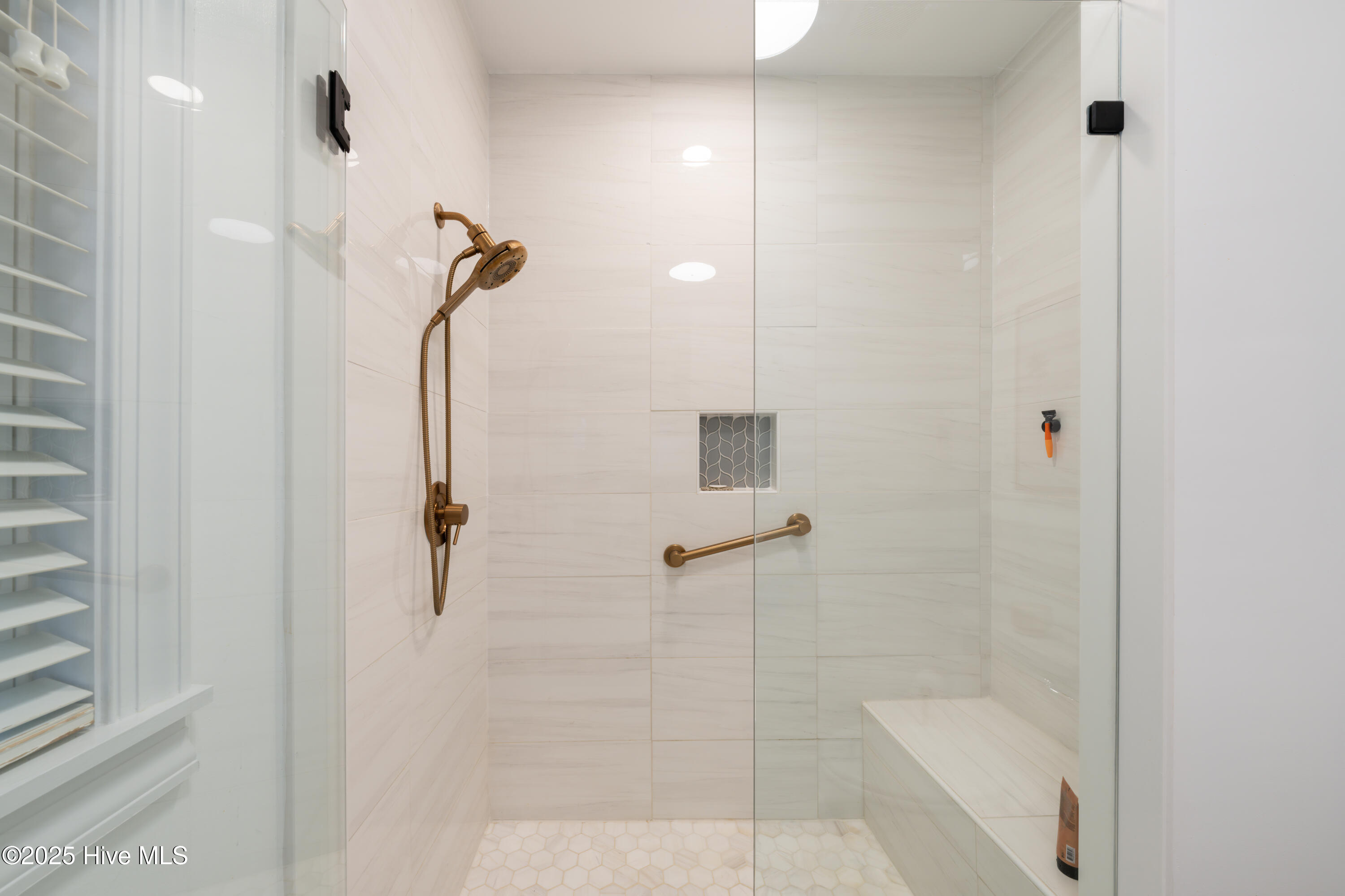 100544767 | Photo 28