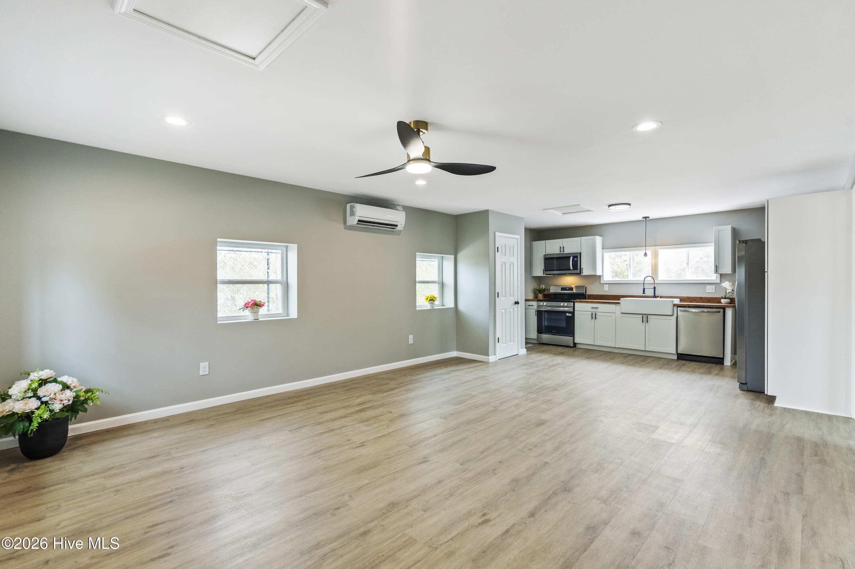 100556703 | Photo 23