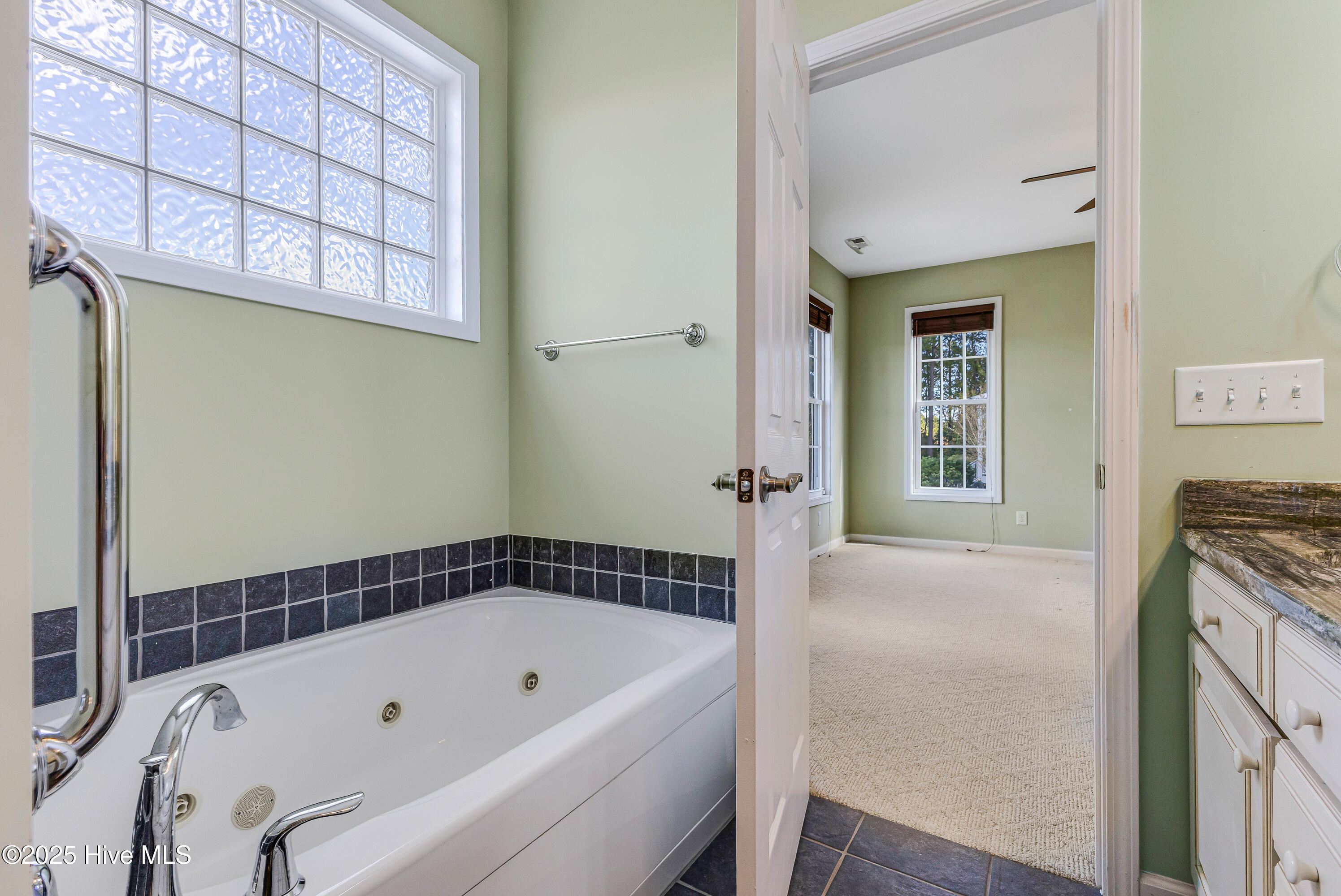 100535789 | Photo 29