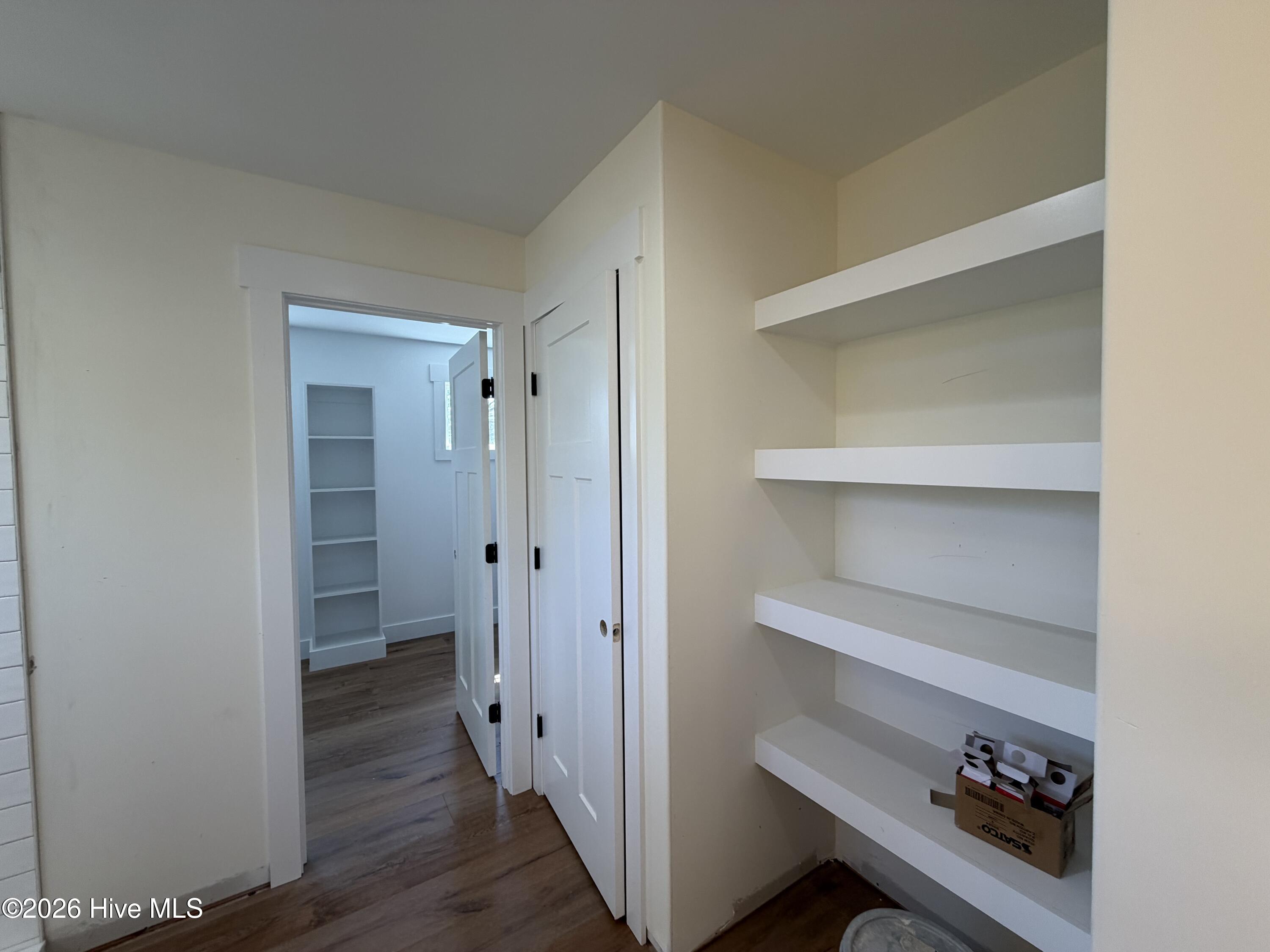 100568393 | Photo 42