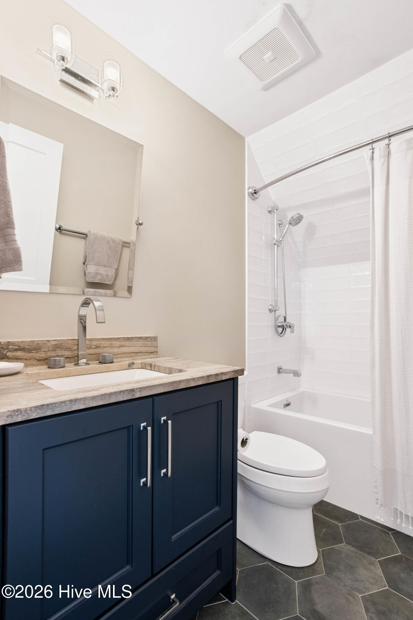 100569964 | Photo 42