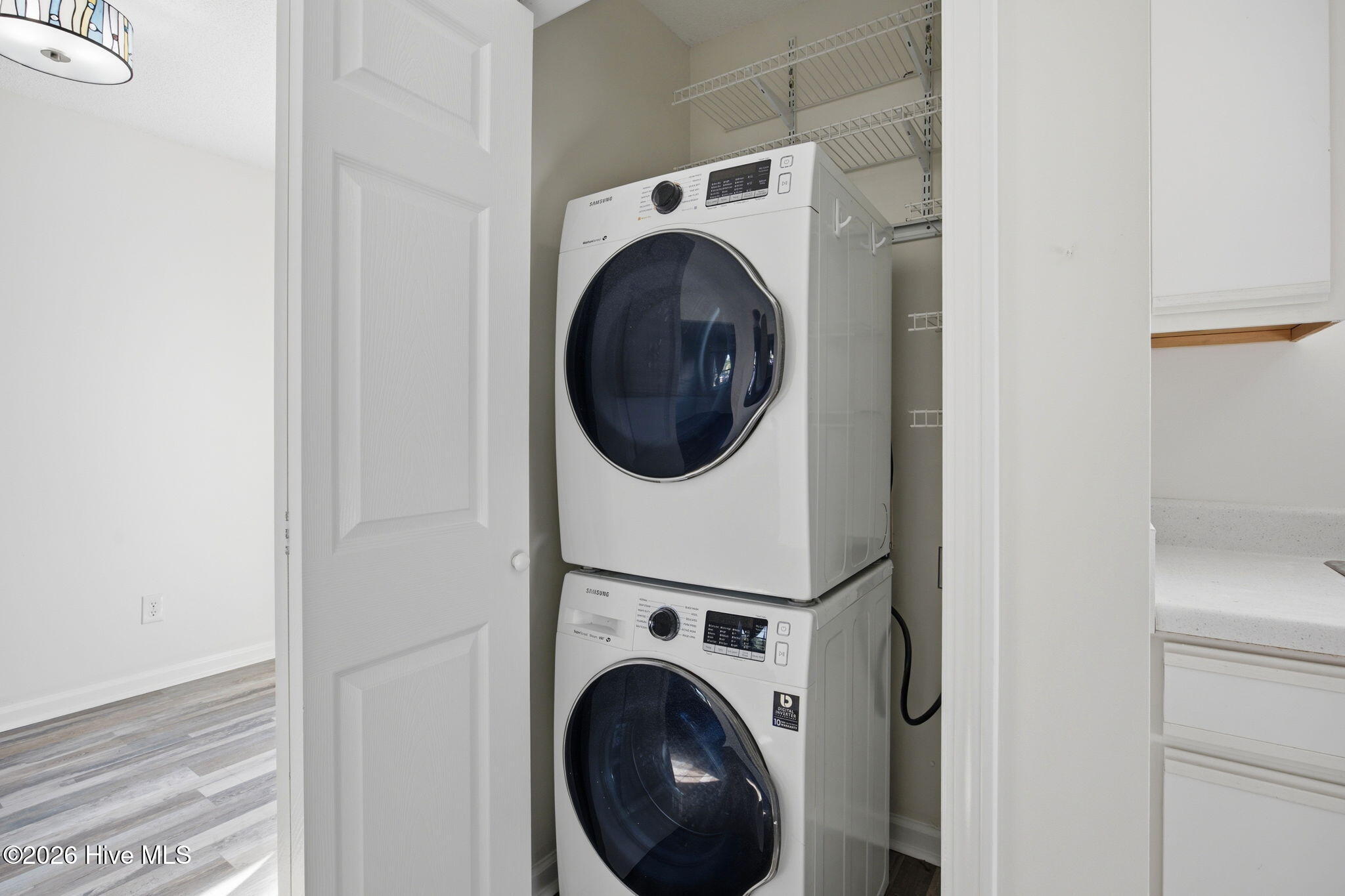 100568070 | Photo 10