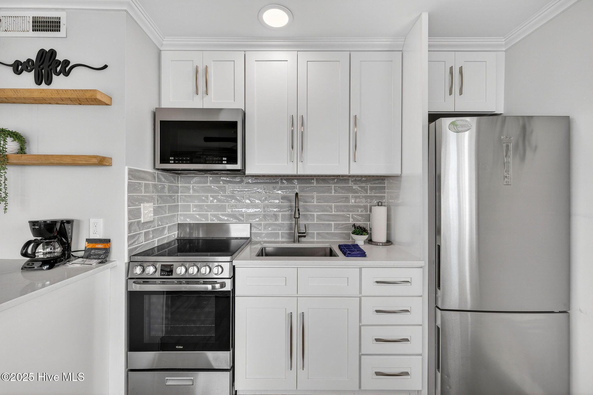 100545896 | Photo 11