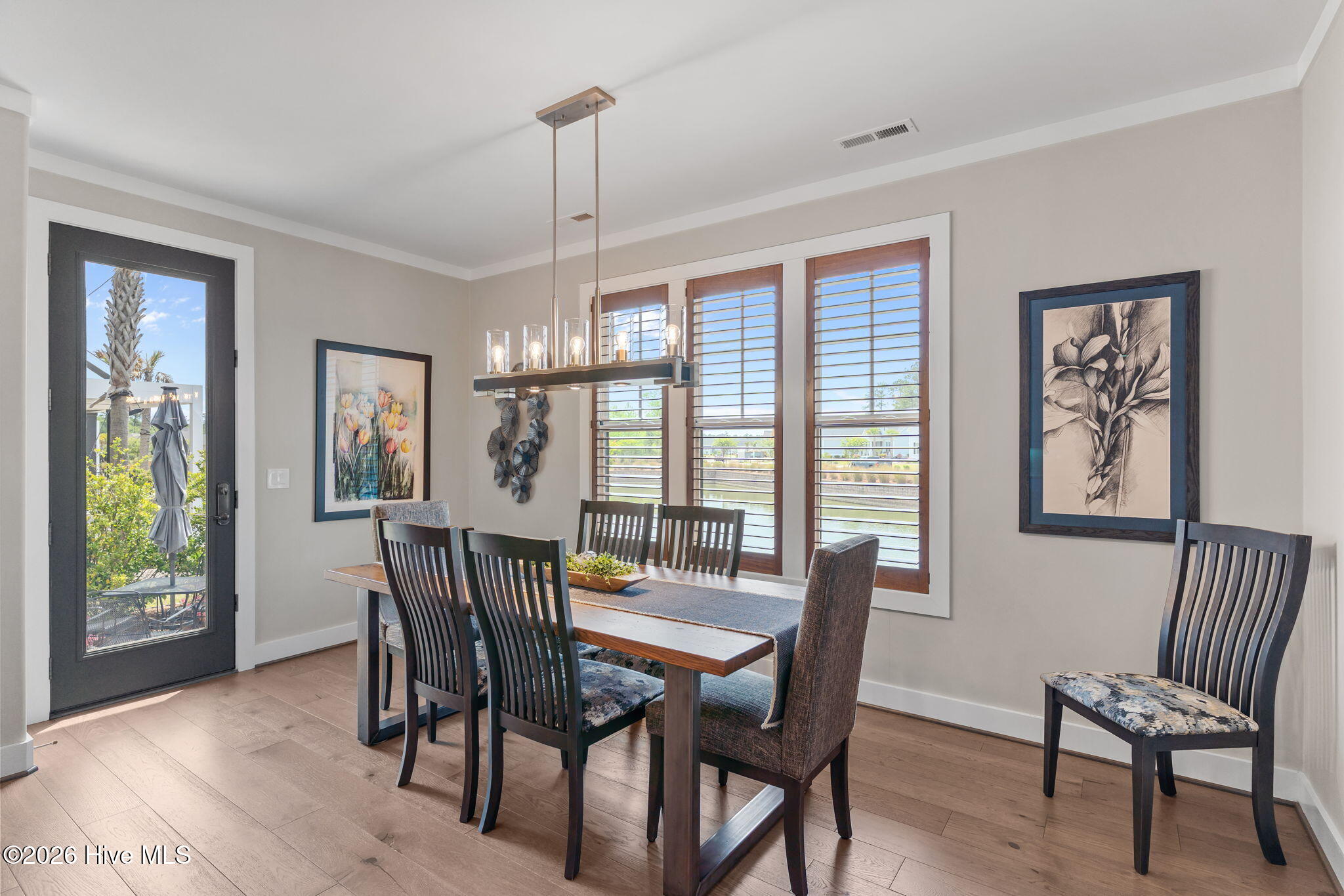 100568517 | Photo 23