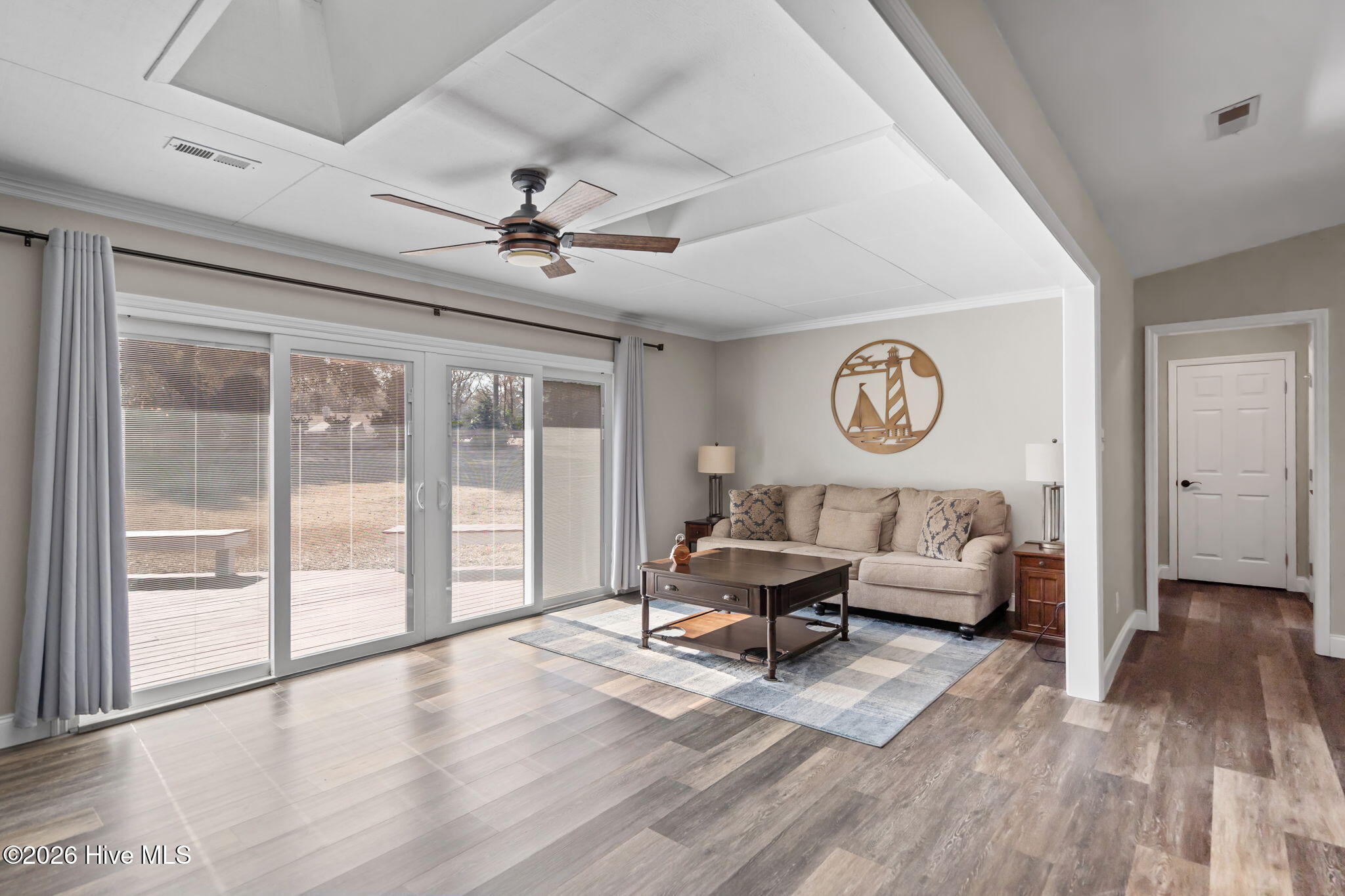 100554054 | Photo 35