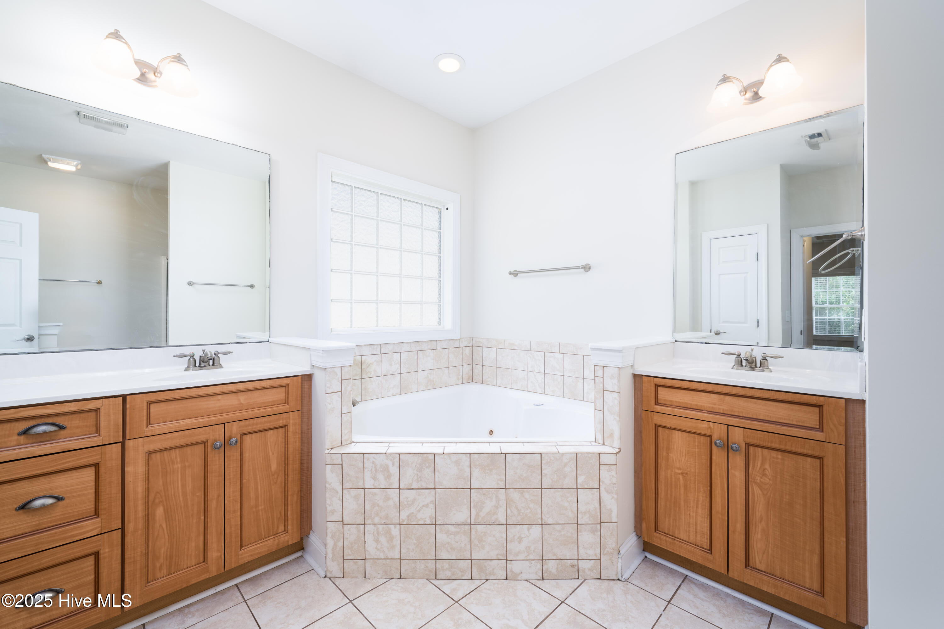 100513882 | Photo 27