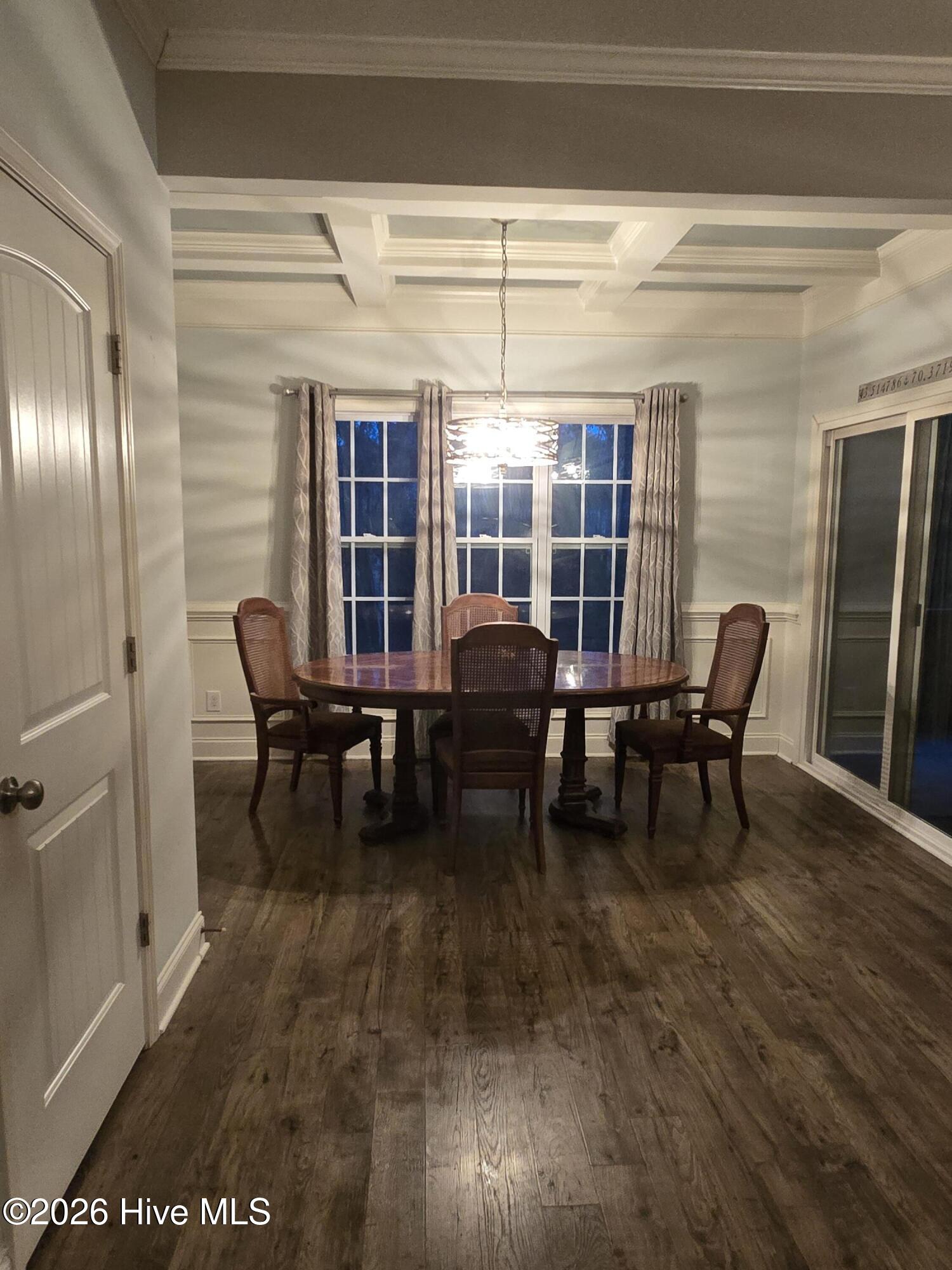 100547360 | Photo 11