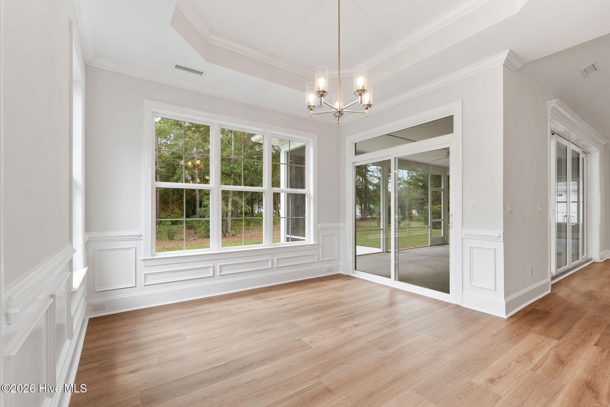 100521699 | Photo 11