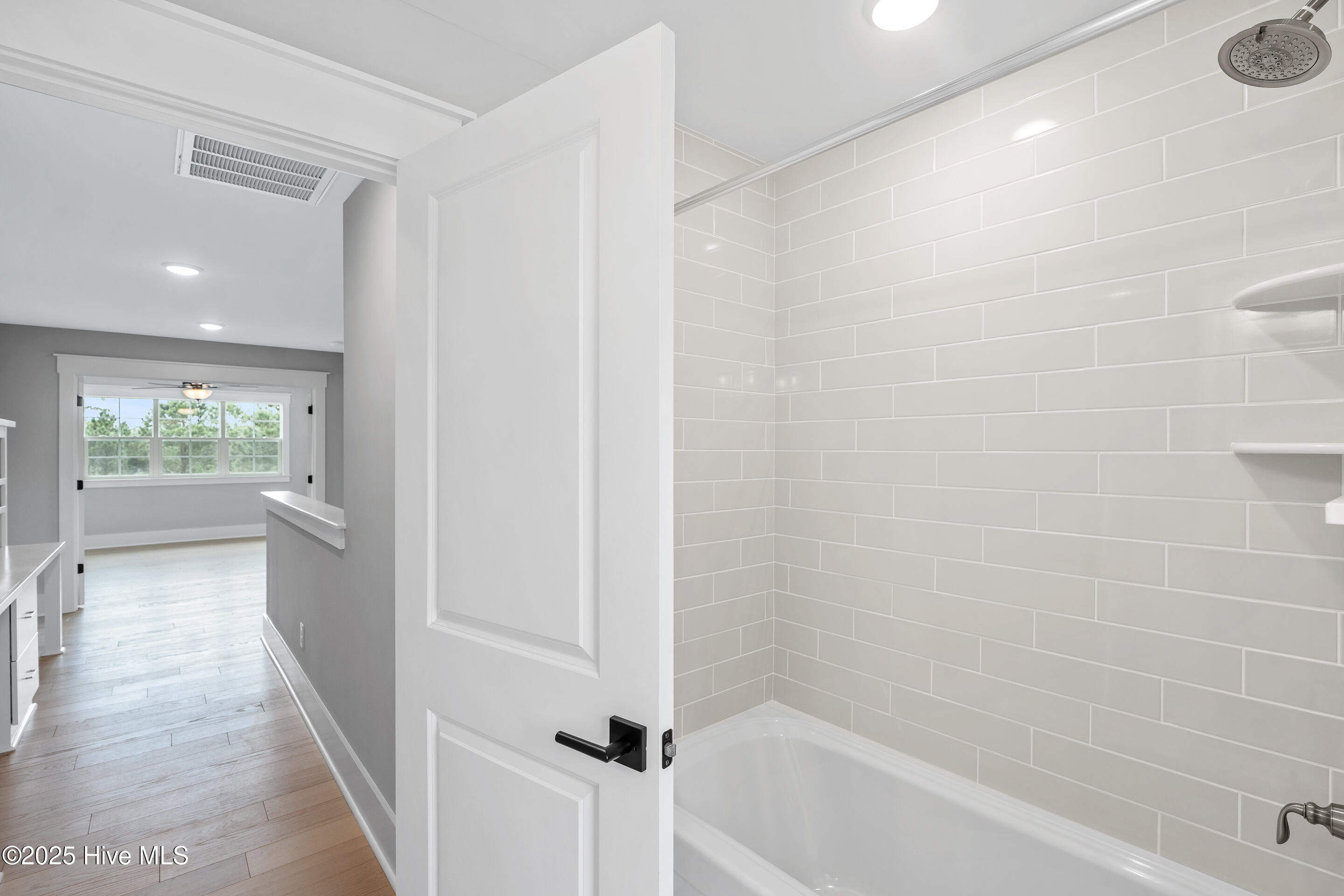 100552553 | Photo 41