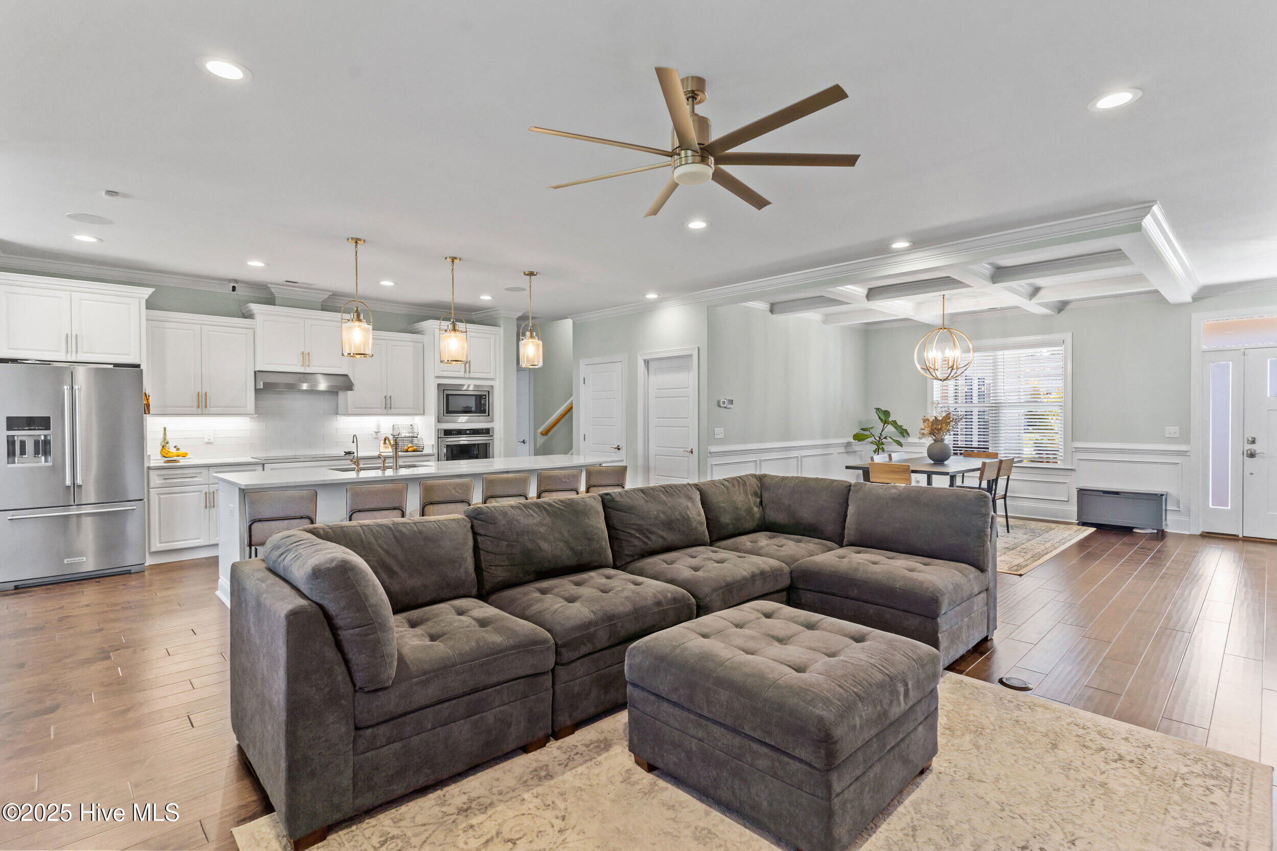 100545299 | Photo 11