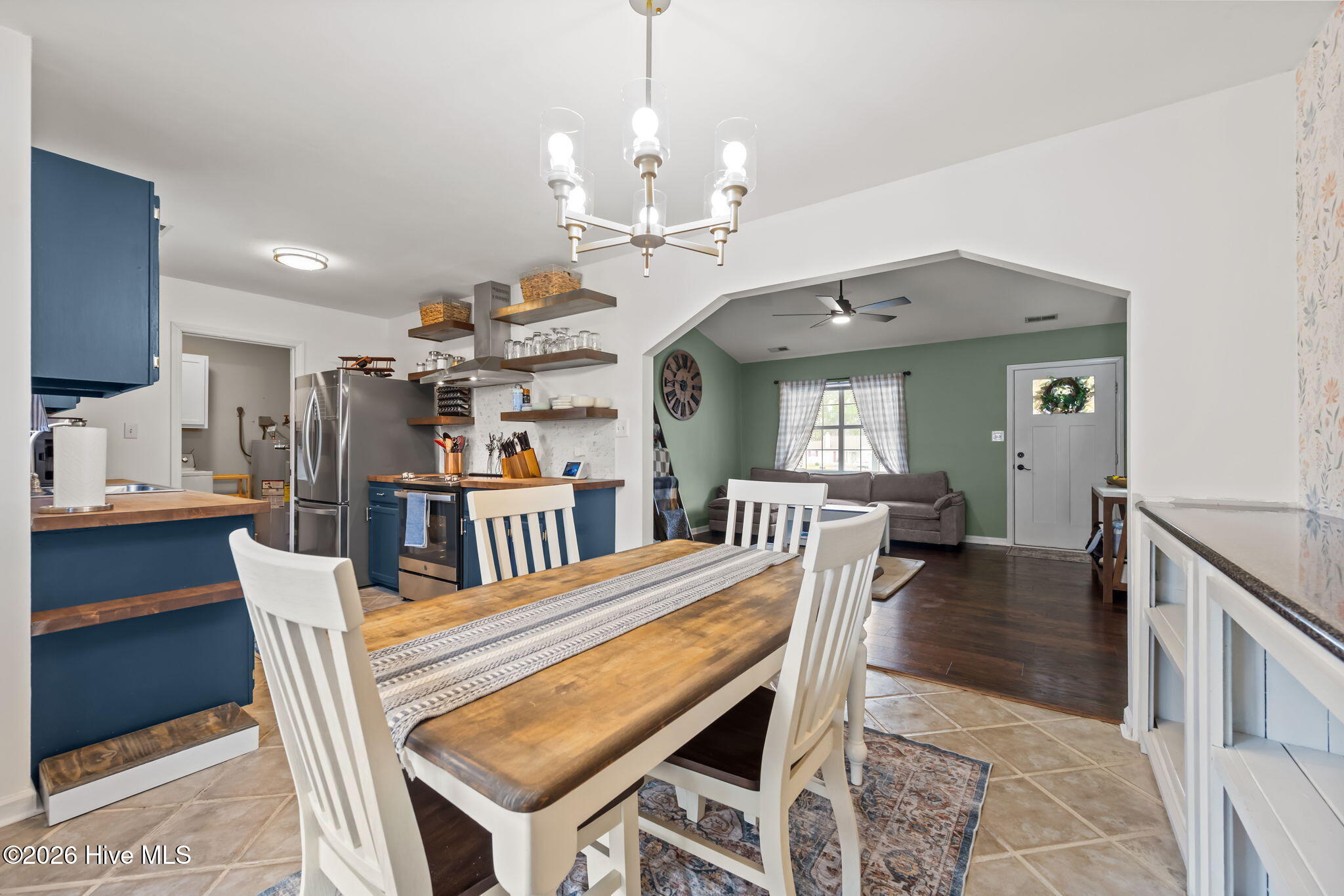 100558833 | Photo 16