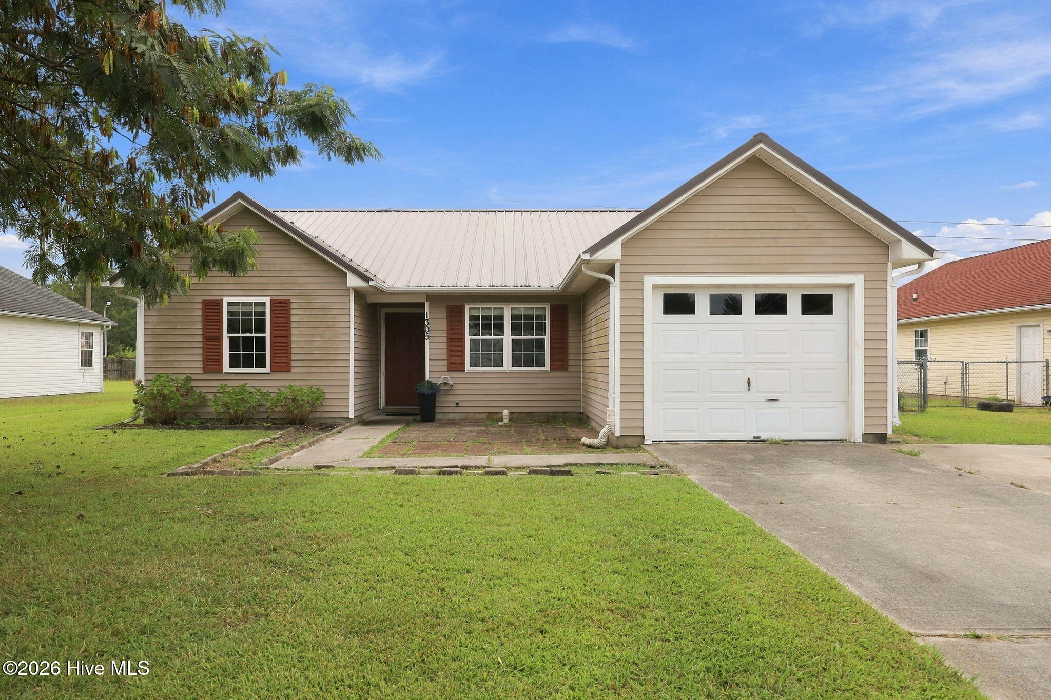 Listing photograph for 1305 Navarro Loop, Jacksonville, NC 28540