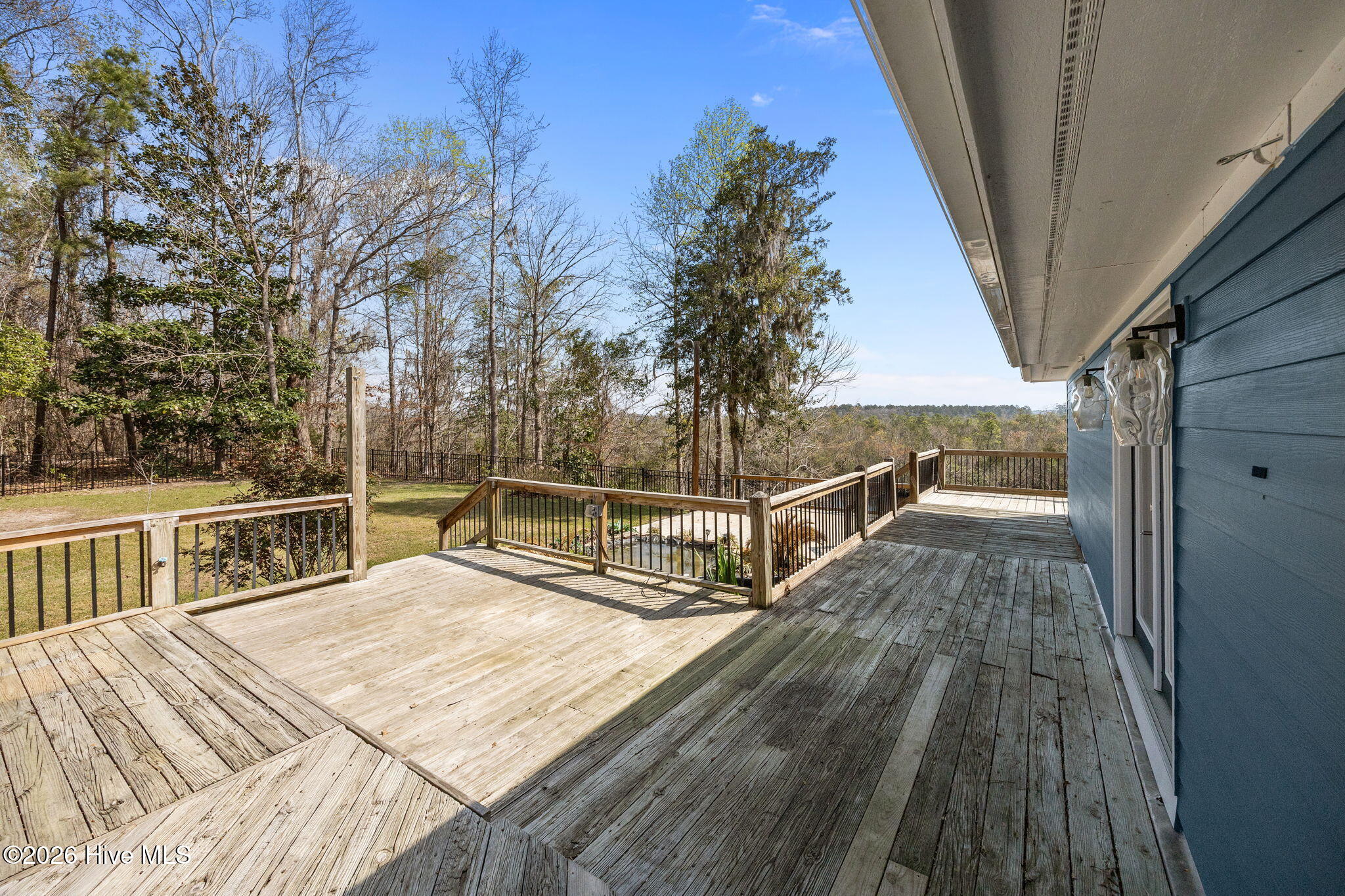 100562529 | Photo 42