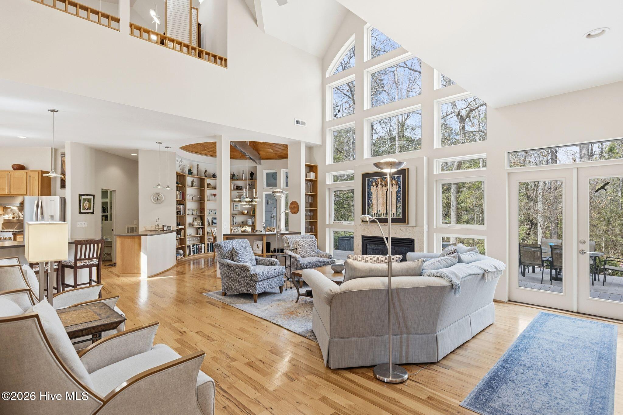 100555834 | Photo 16