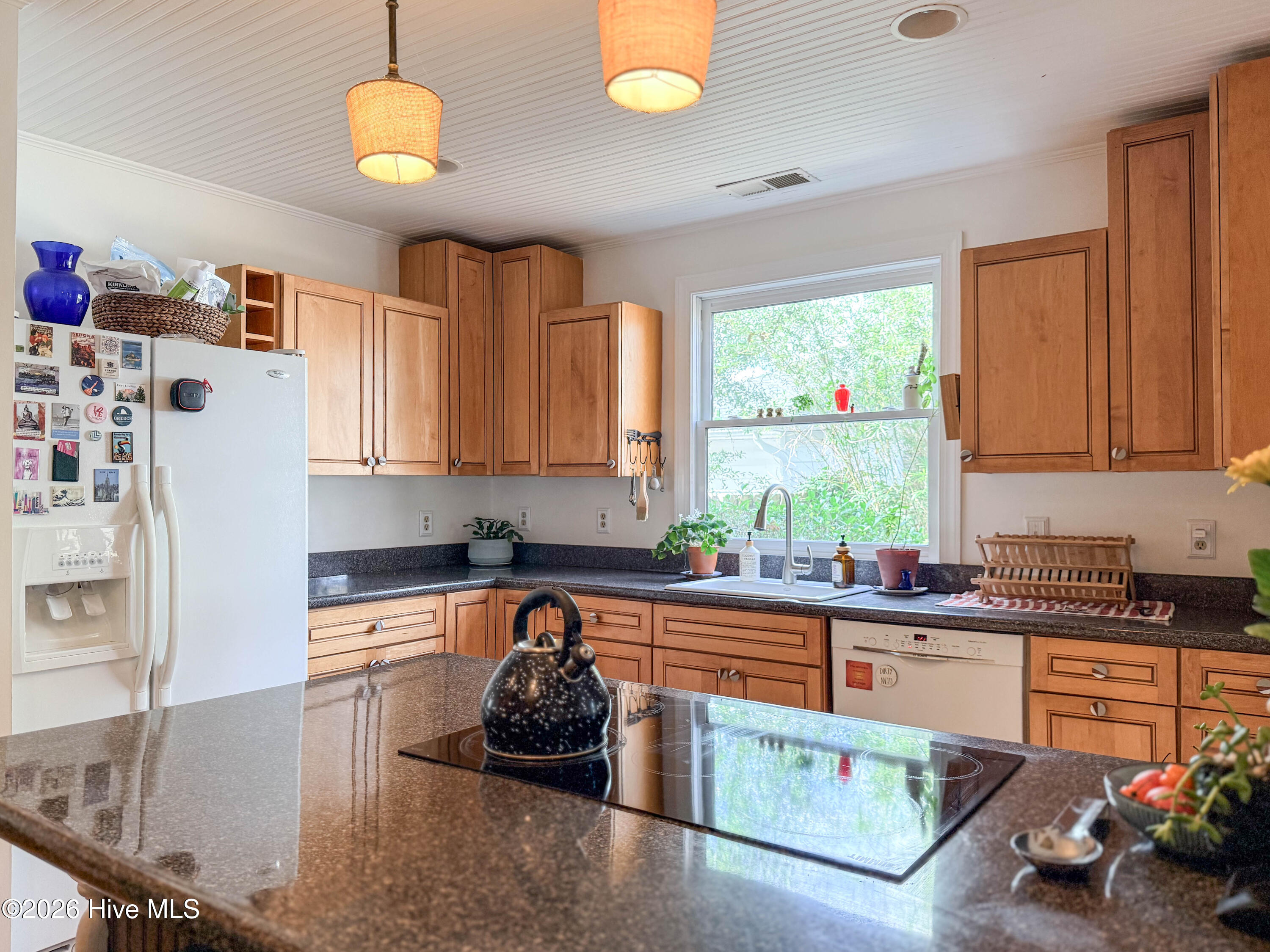 100560298 | Photo 15