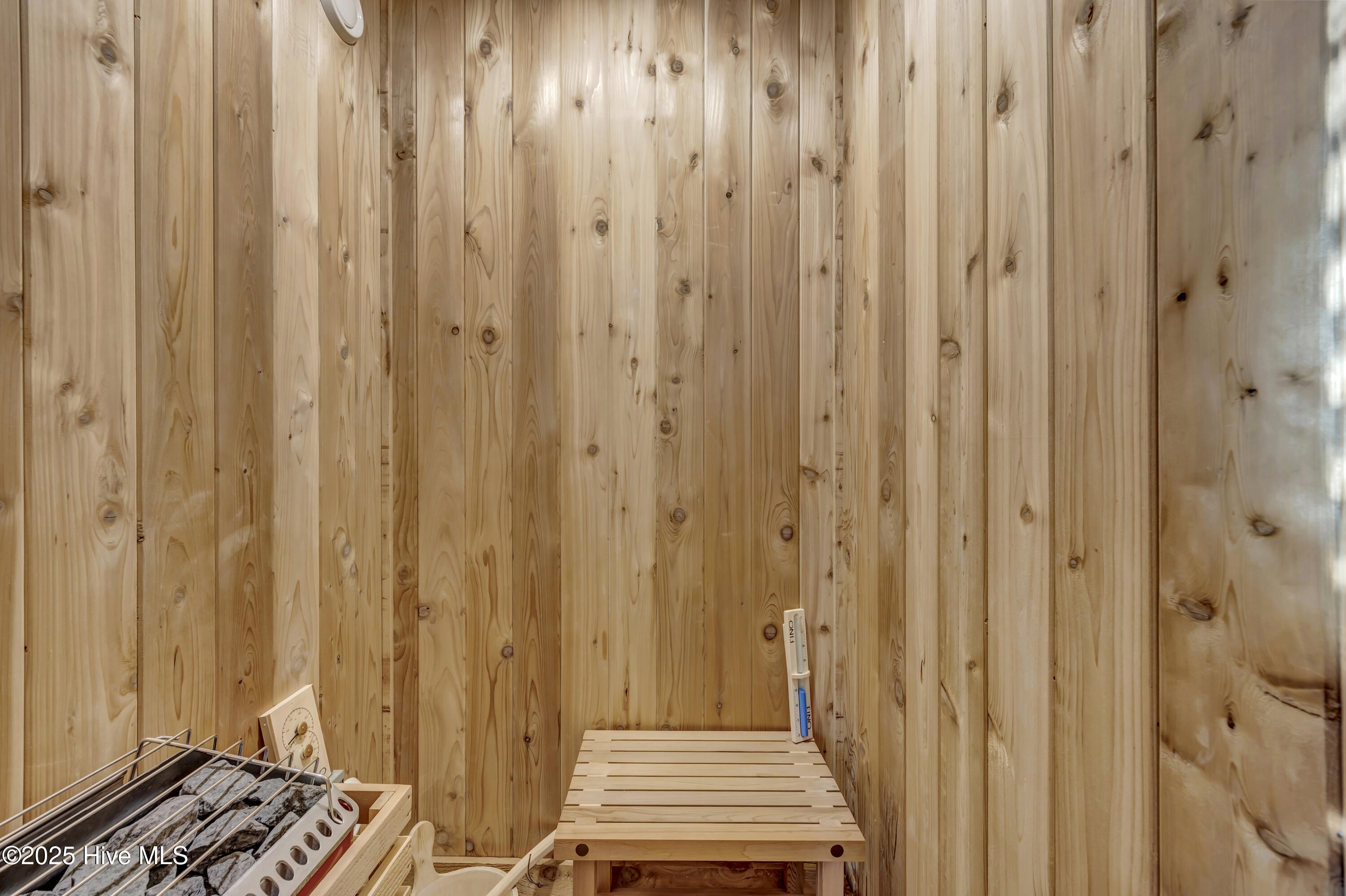 100534977 | Photo 45