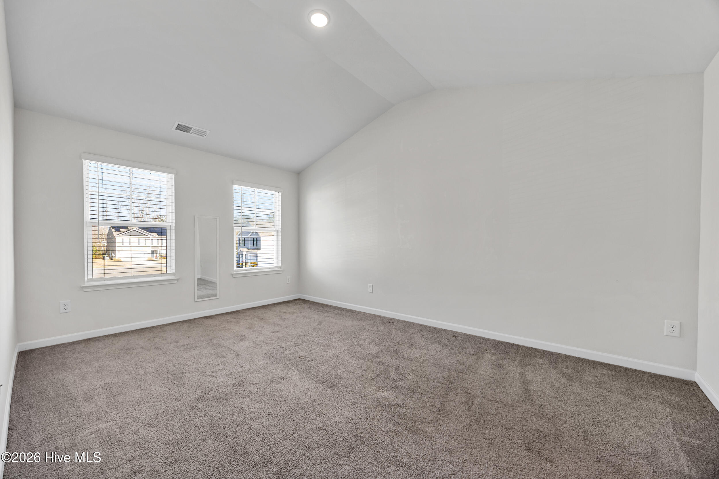 100553351 | Photo 26