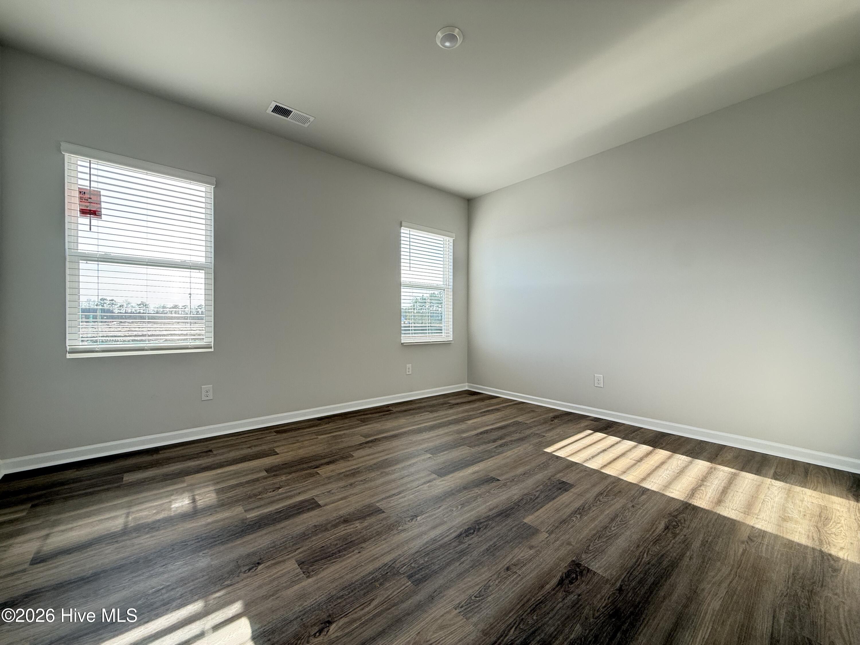 100525934 | Photo 14