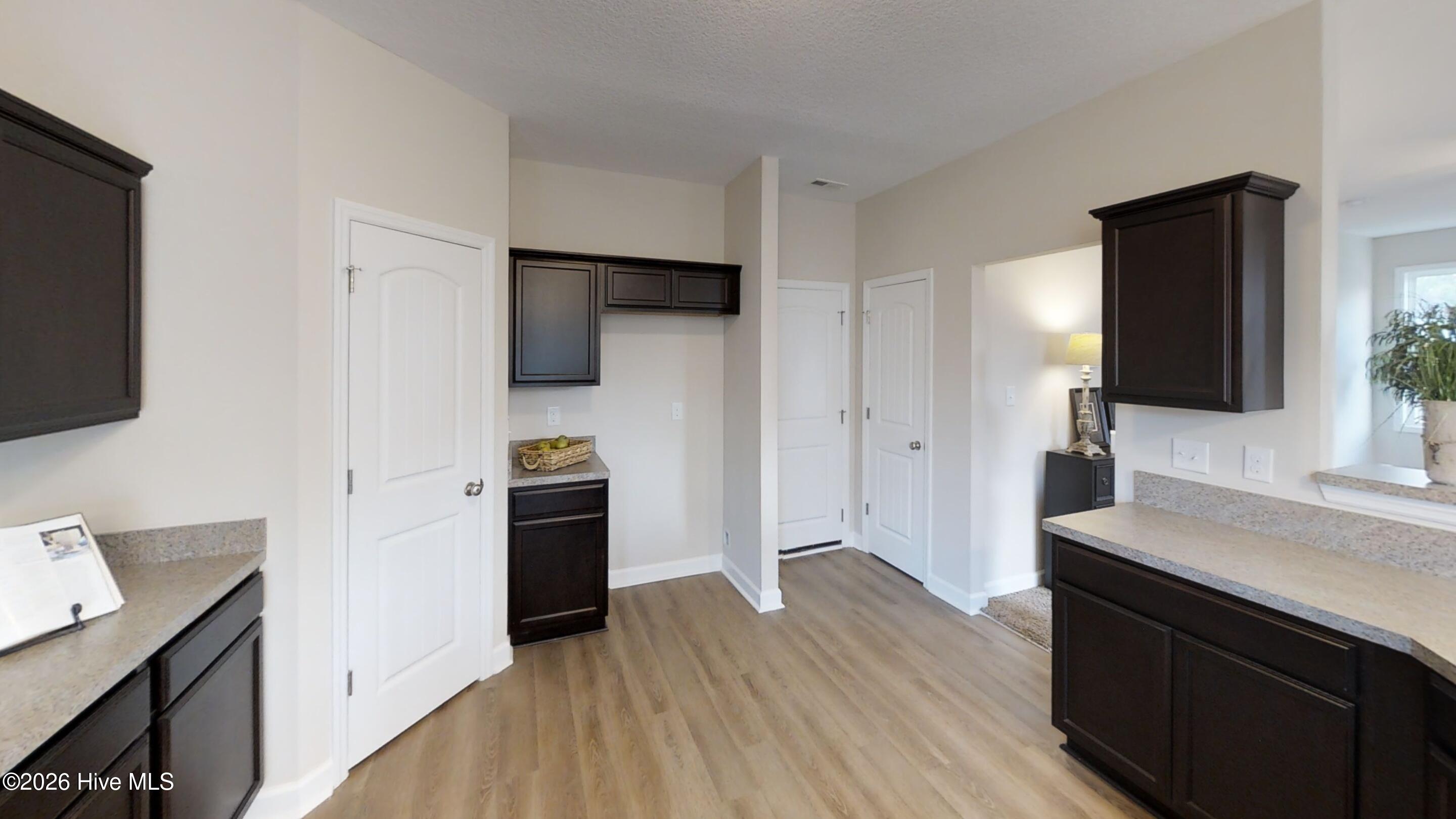 100562785 | Photo 17