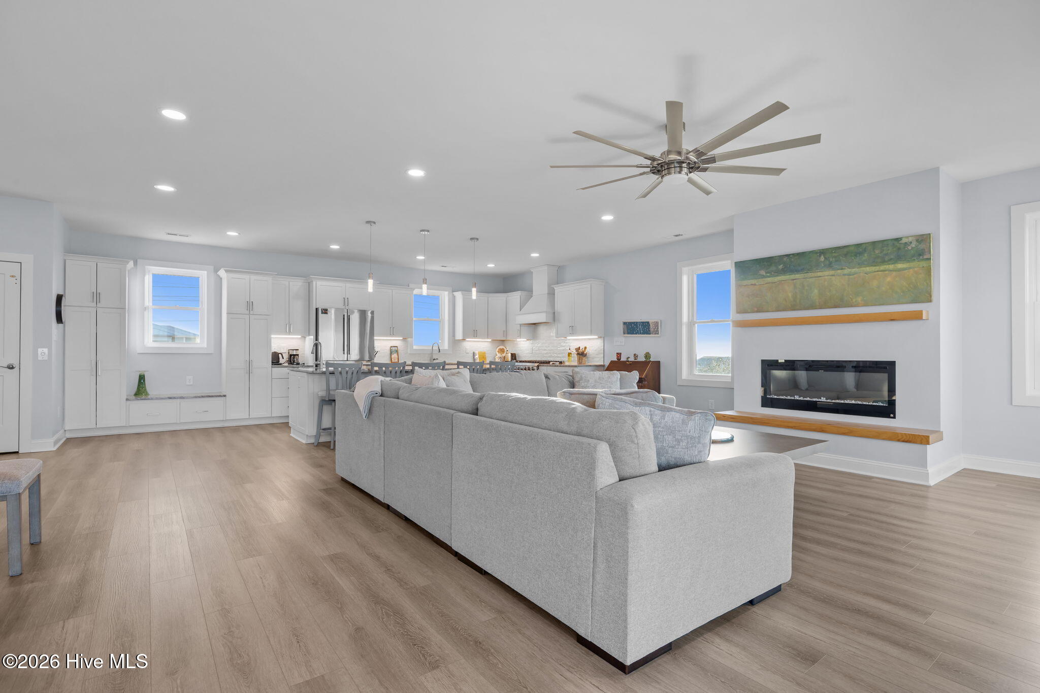 100551365 | Photo 44