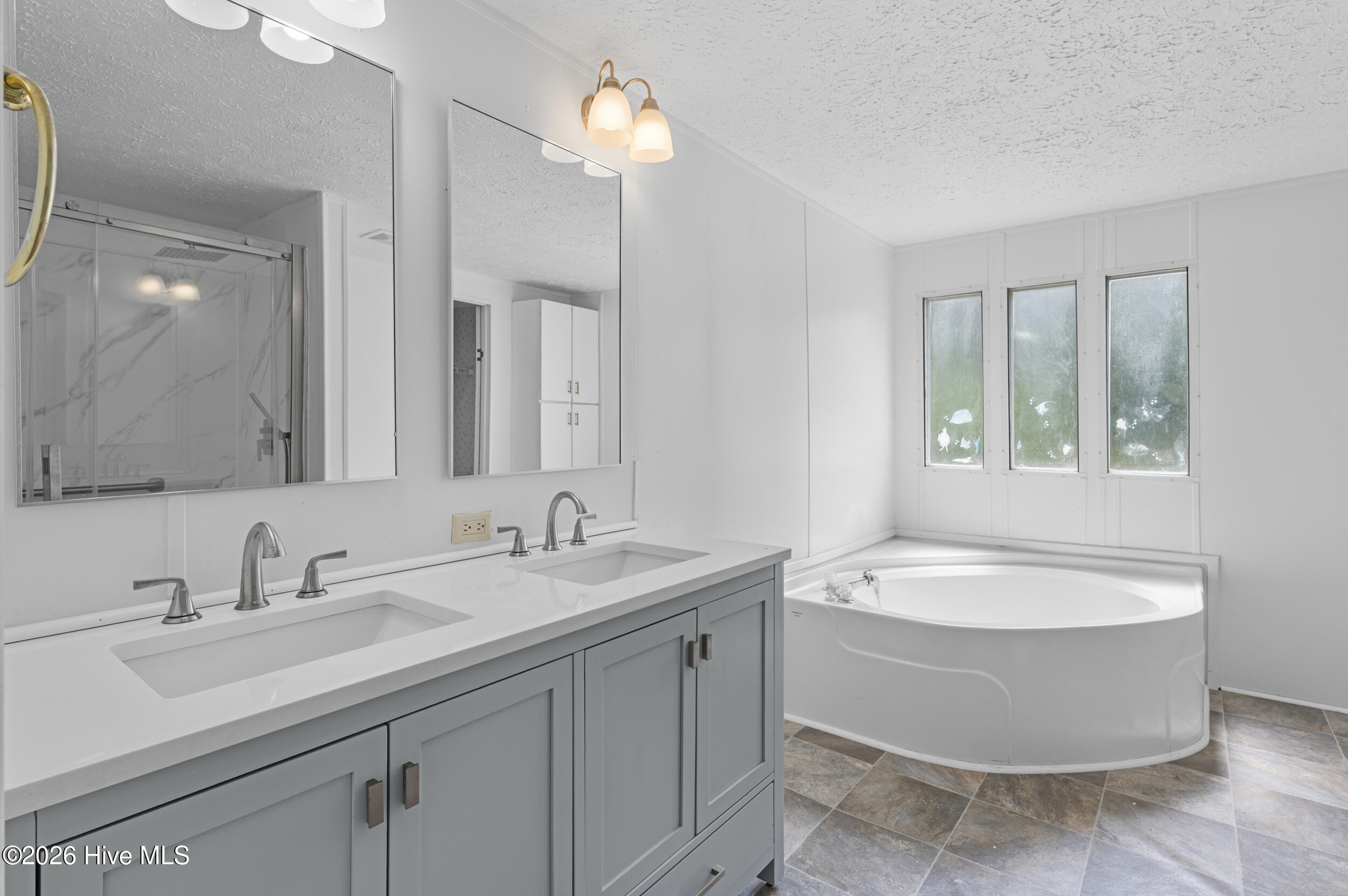 100568430 | Photo 27