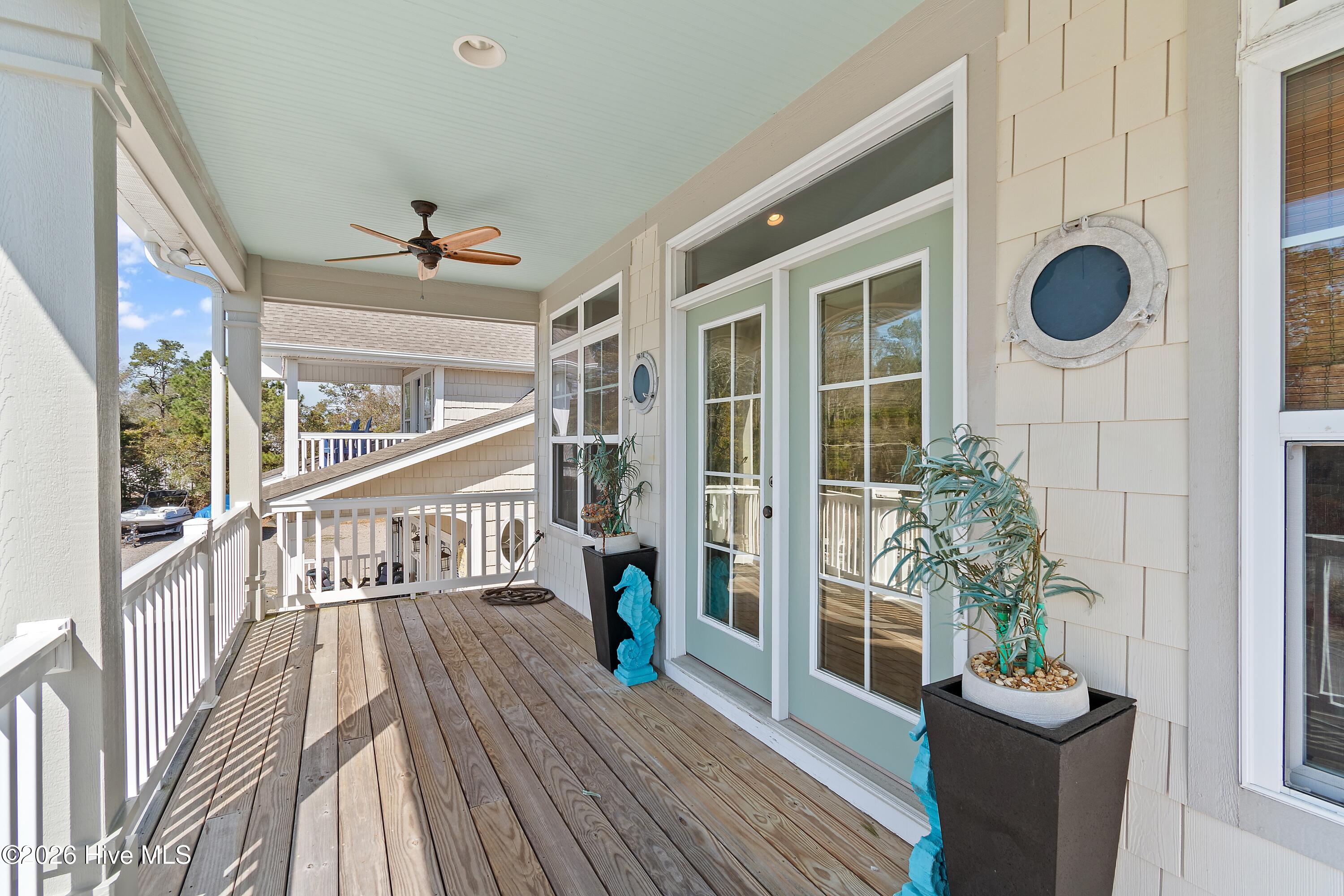 100558702 | Photo 21